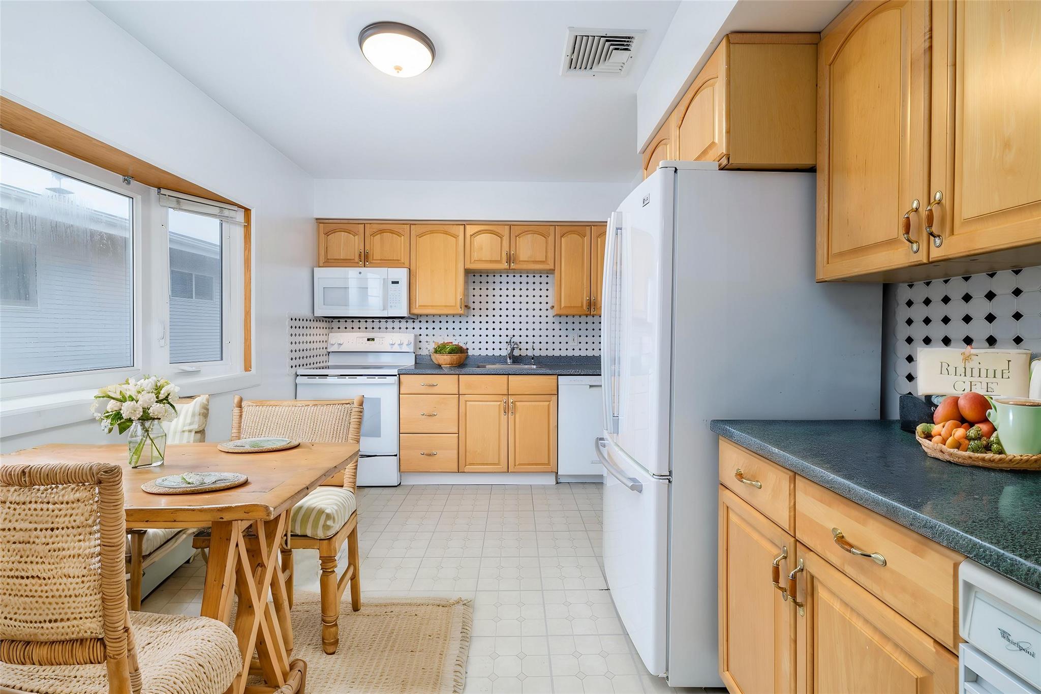 34 E Bedell Street, Freeport, New York image 7