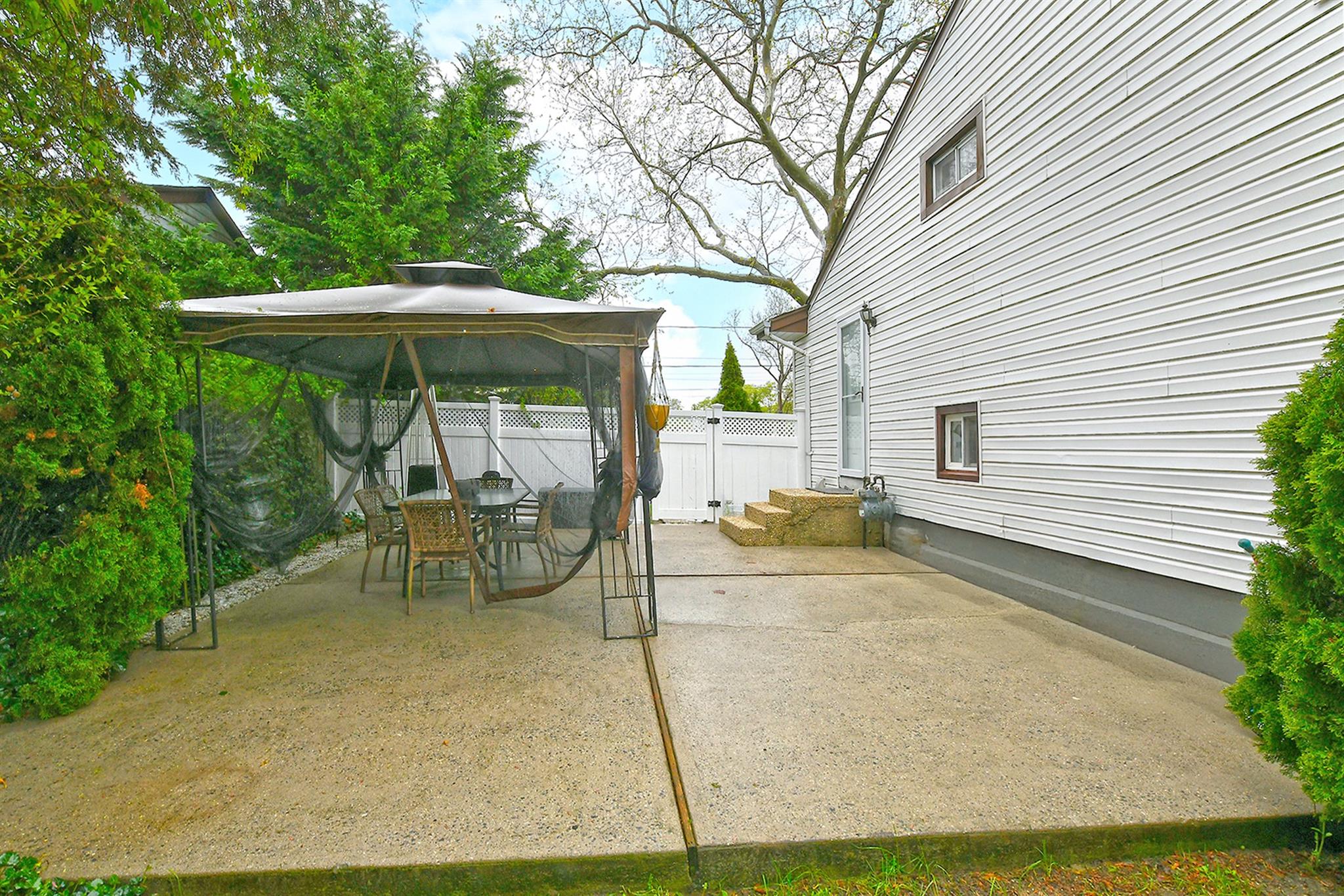 52 Santapogue Drive, Lindenhurst, New York image 18