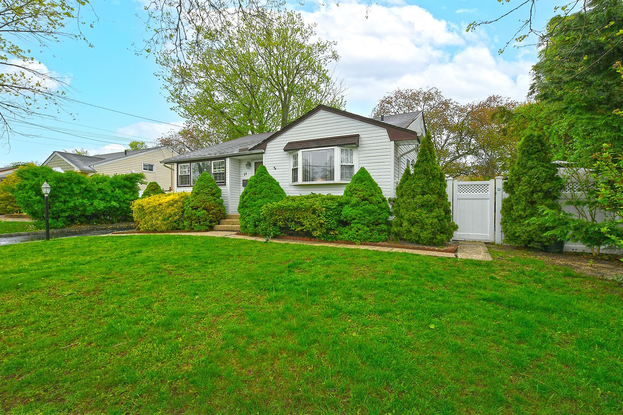 52 Santapogue Drive, Lindenhurst, New York image 3