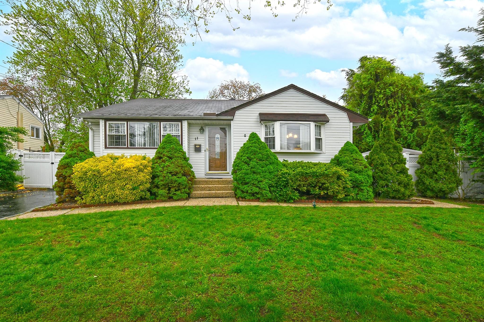 52 Santapogue Drive, Lindenhurst, New York image 1