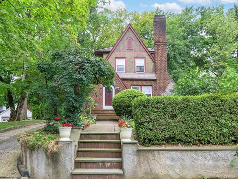 6 4th Road Great Neck NY 11021