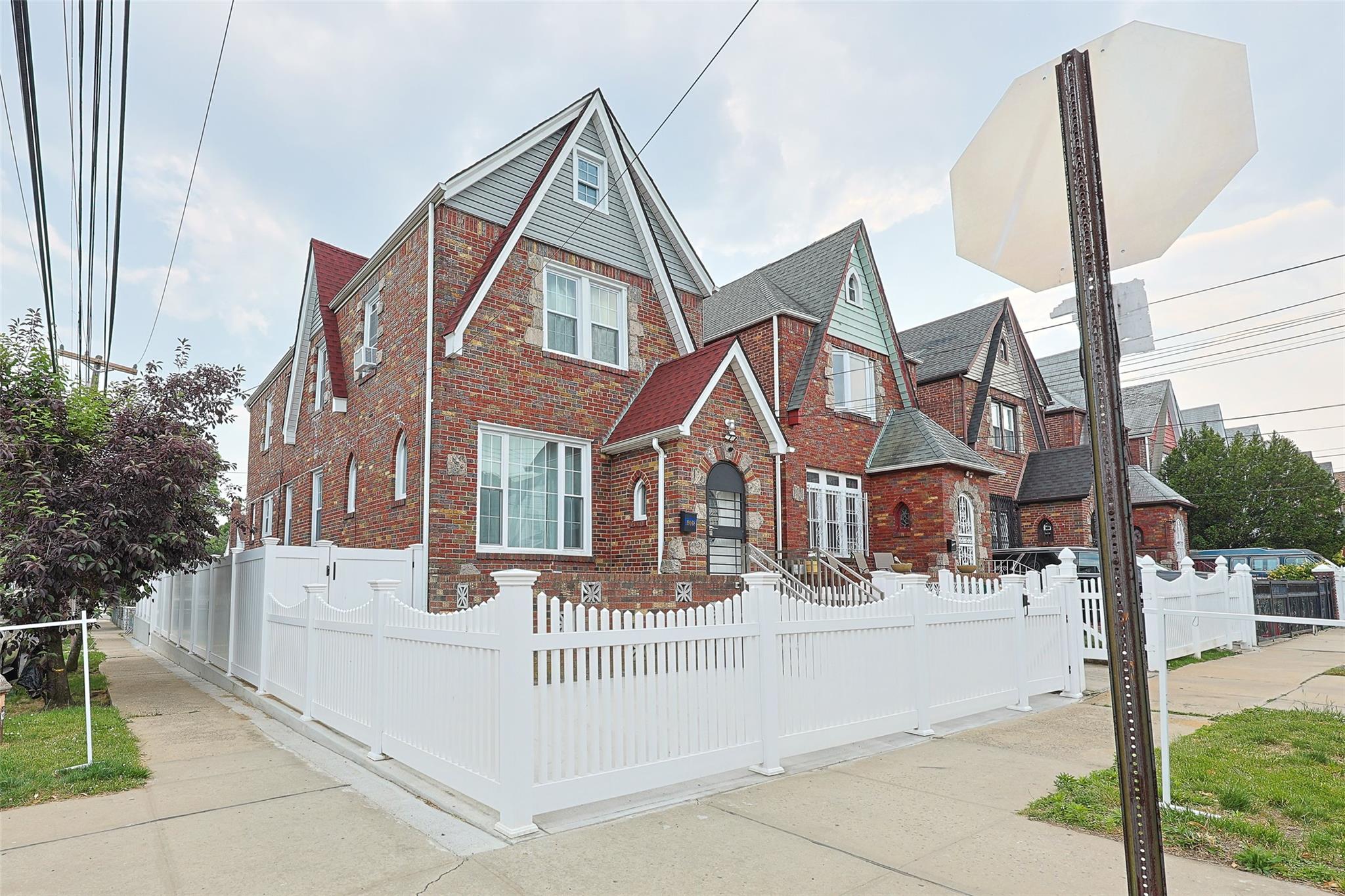 191-68 115th Road, Saint Albans, New York image 1