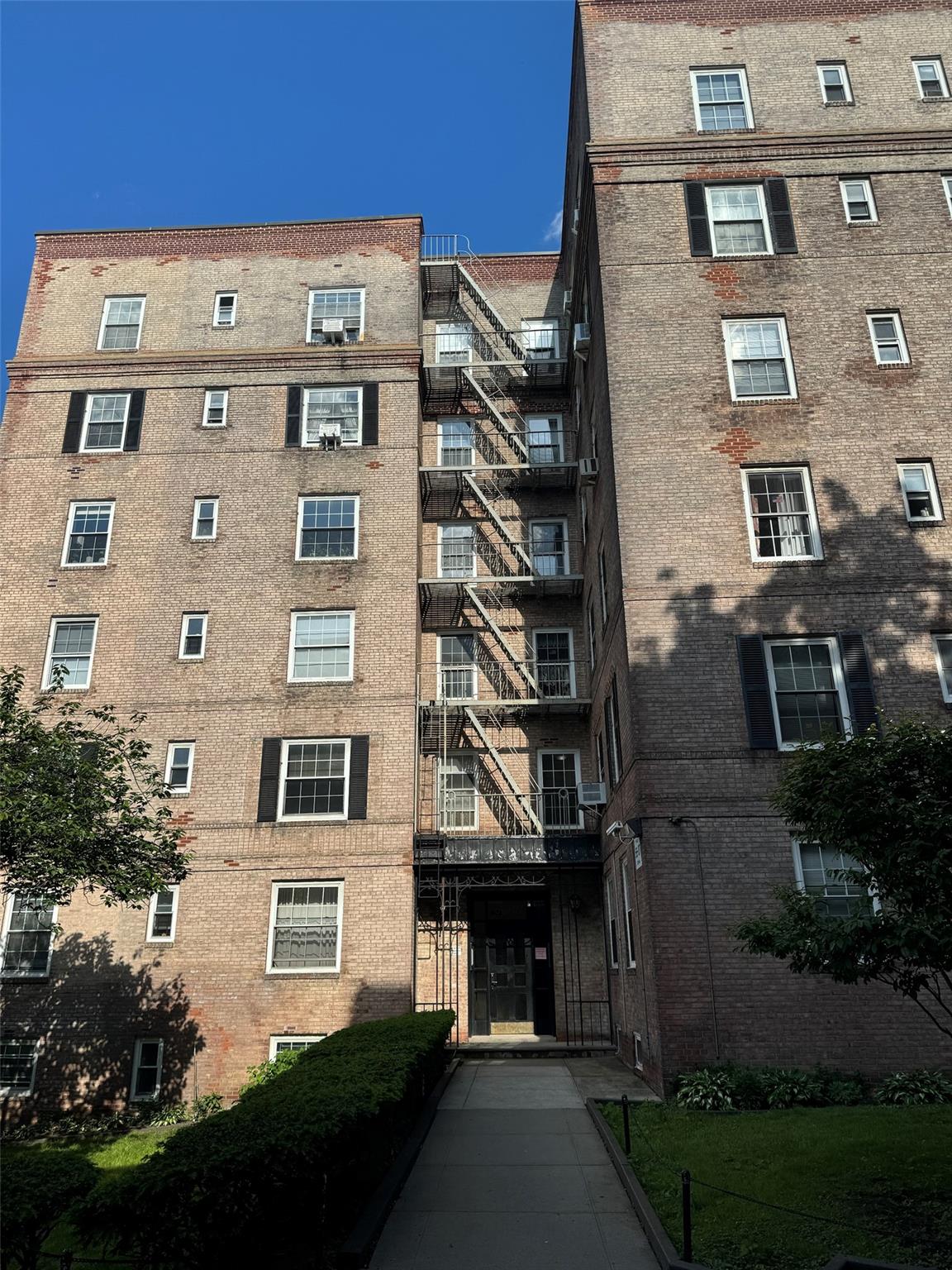 31st Avenue 15C, Woodside, Queens, NY - 2 Bedrooms  
1 Bathrooms  
5 Rooms - 