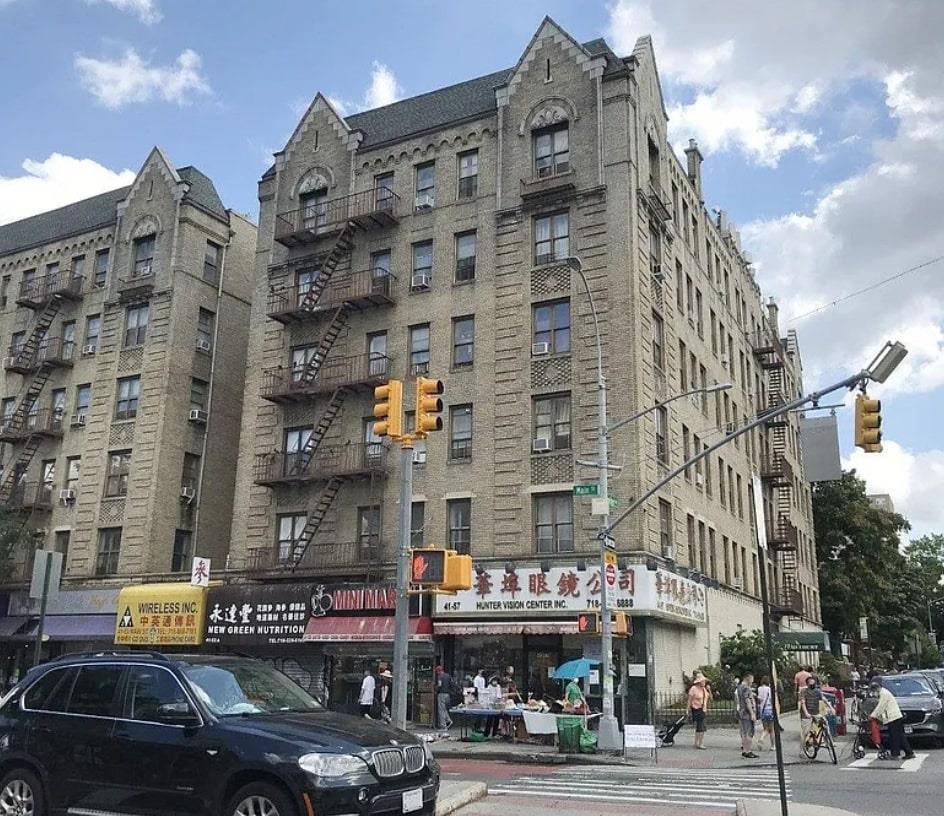 Rental Property at Sanford Avenue 6S, Flushing, Queens, NY - Bedrooms: 2 
Bathrooms: 1 
Rooms: 5  - $2,800 MO.