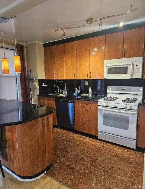 Photo of 105-15 66 Rd #3F, Forest Hills, NY 11375 (MLS # 932857)