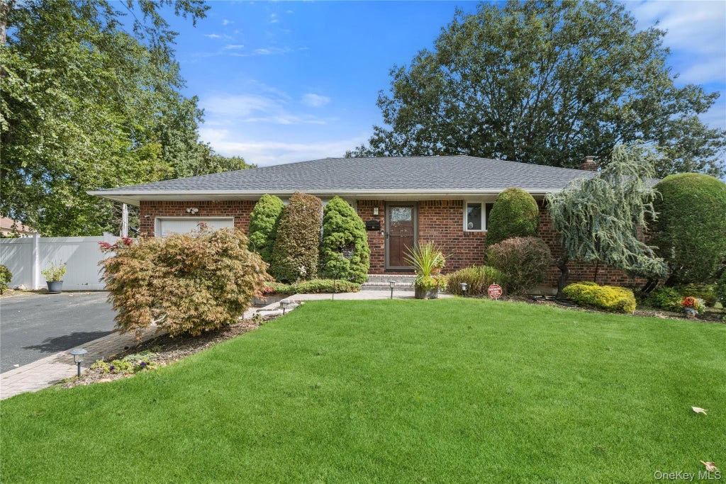 Photo of 15 Elmwood Lane, Syosset, NY 11791 (MLS # 1053095)