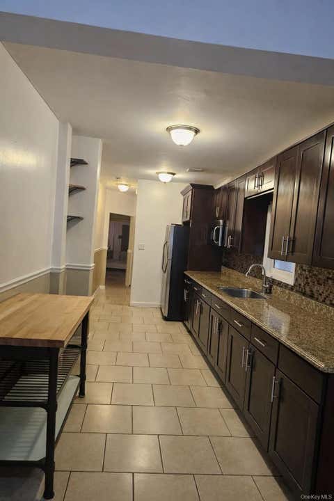 Apartment For Rent - 688 E 230th Street<br/> Bronx County, Bronx, NY 10466