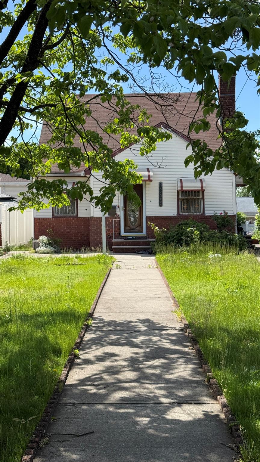 Property for Sale at Hook Creek Boulevard, Rosedale, Queens, NY - Bedrooms: 4 
Bathrooms: 2 
Rooms: 6  - $549,000