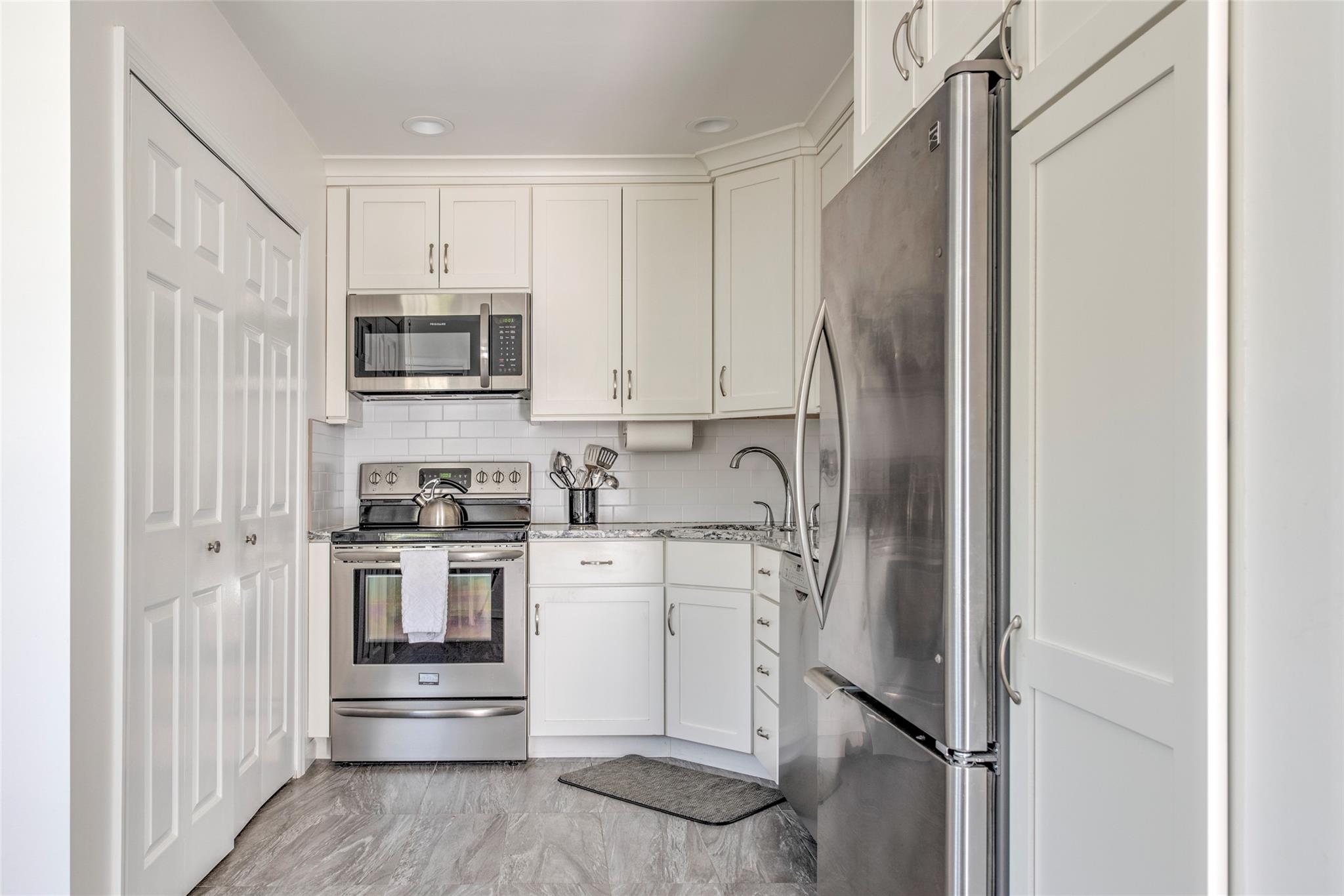 95 Knolls Drive, Stony Brook, New York image 17