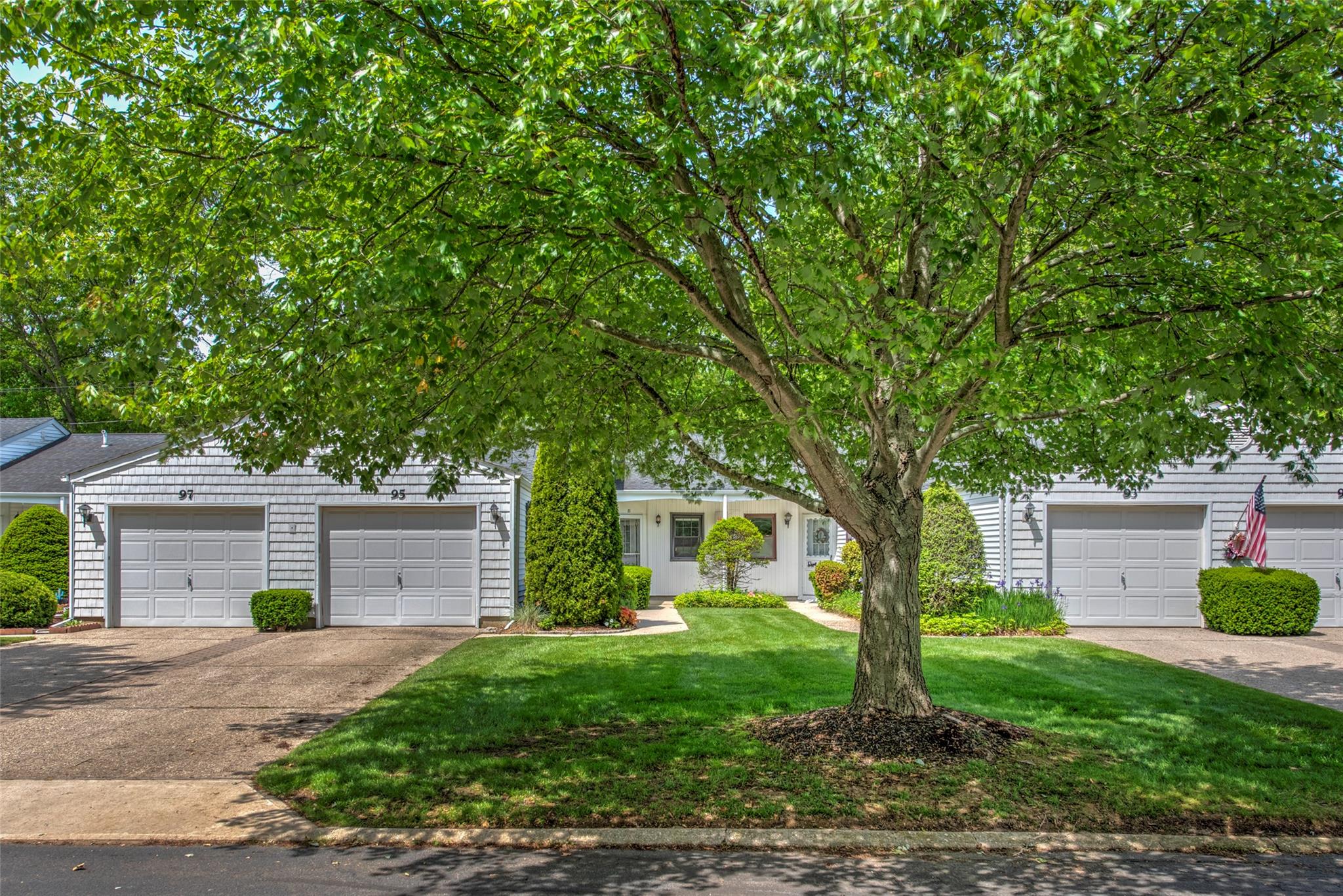 95 Knolls Drive, Stony Brook, New York image 3