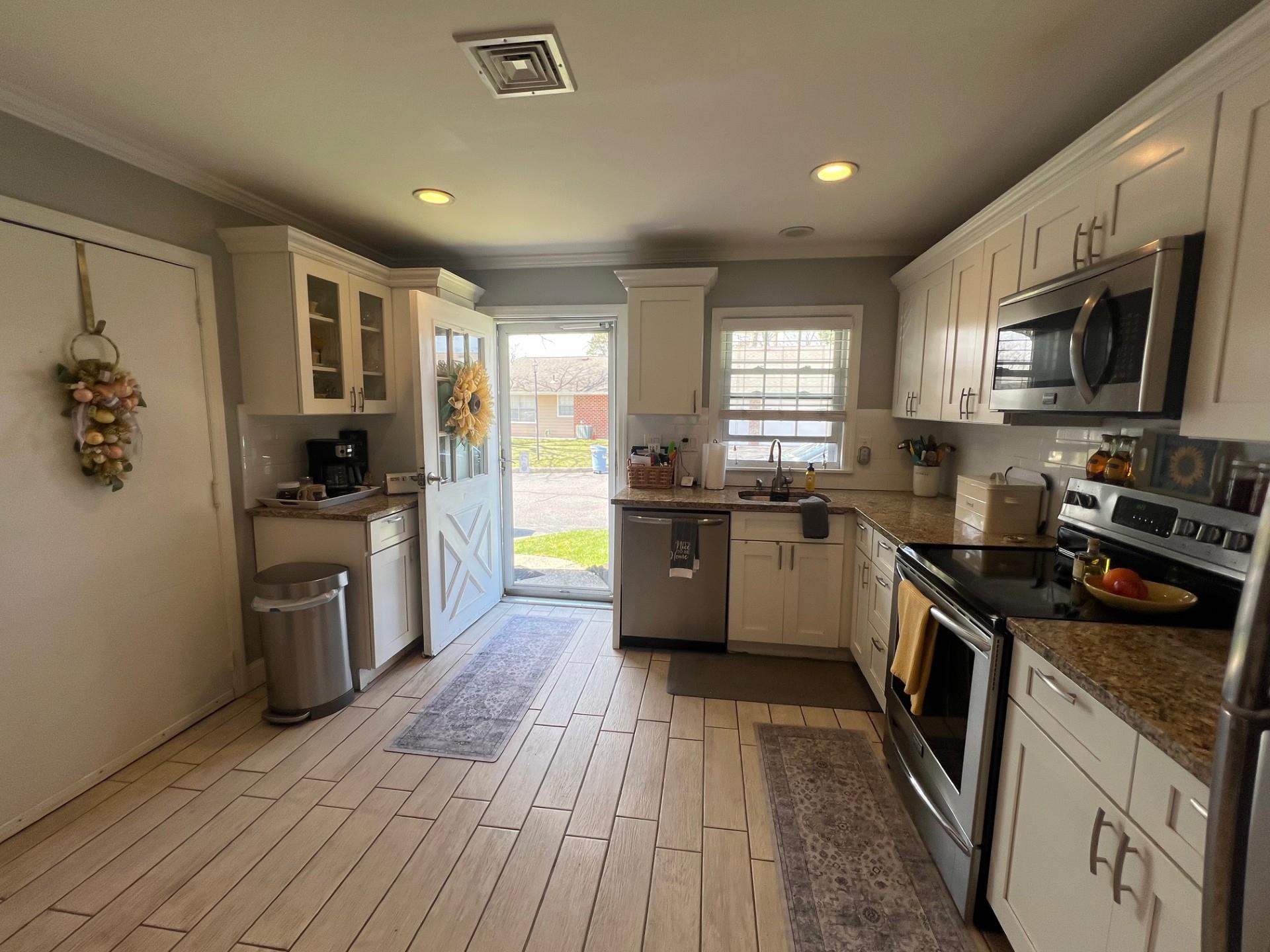 111B Exmore Court #B, Ridge, New York image 5