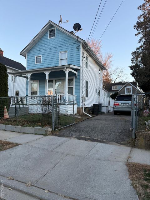 Homes For Sale - 53 Valentine Street<br/> Glen Cove, NY 11542