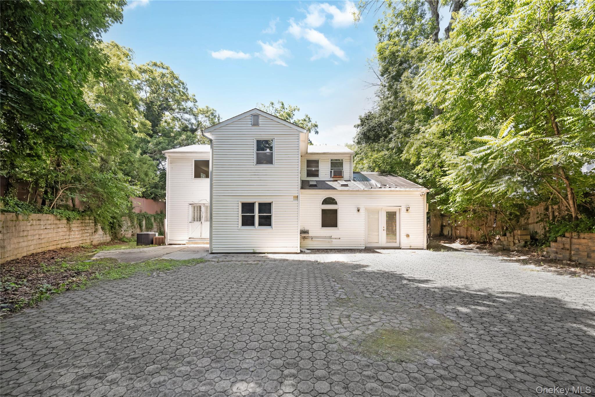 216 Woodbury Road