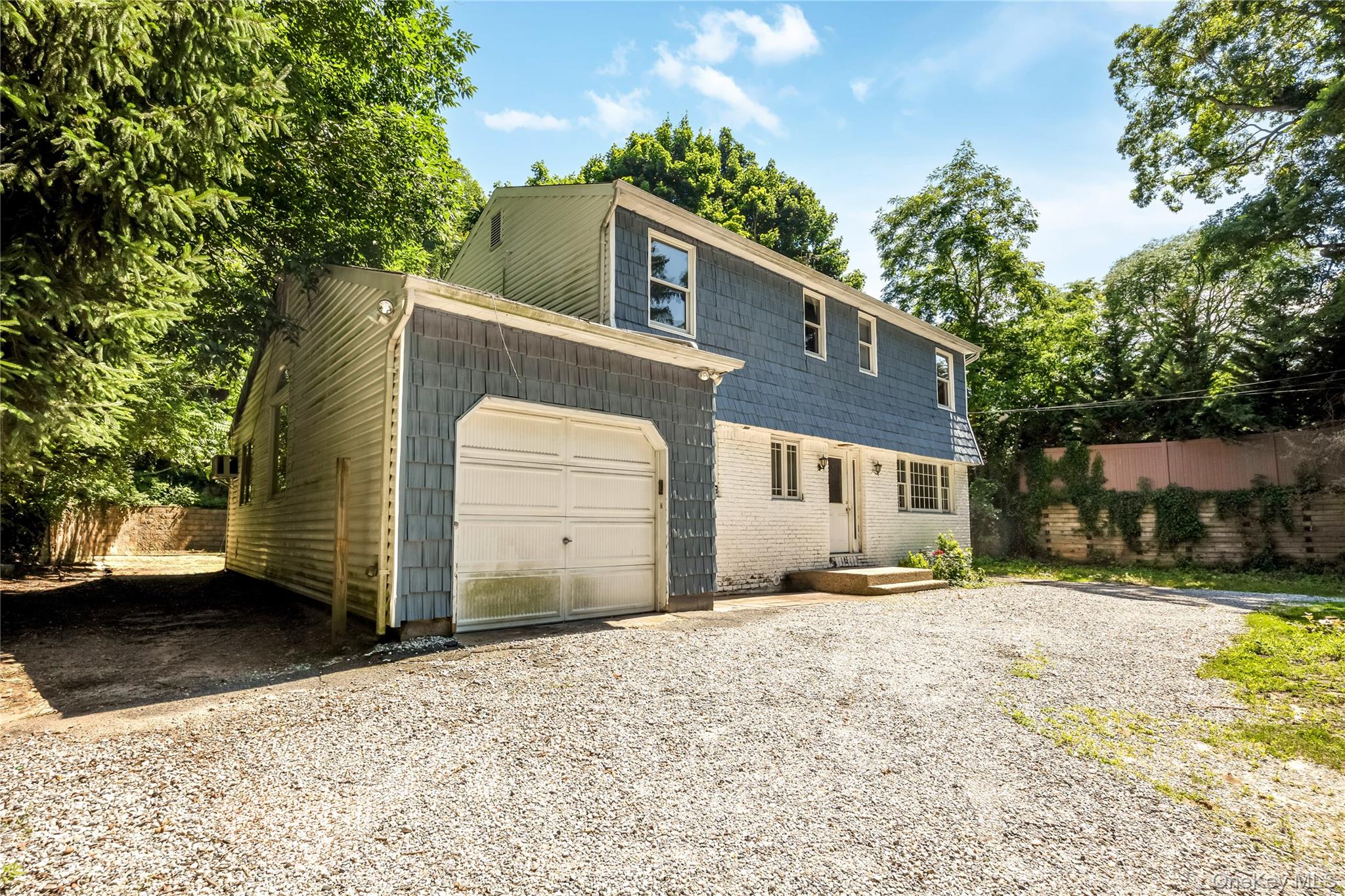 216 Woodbury Road
