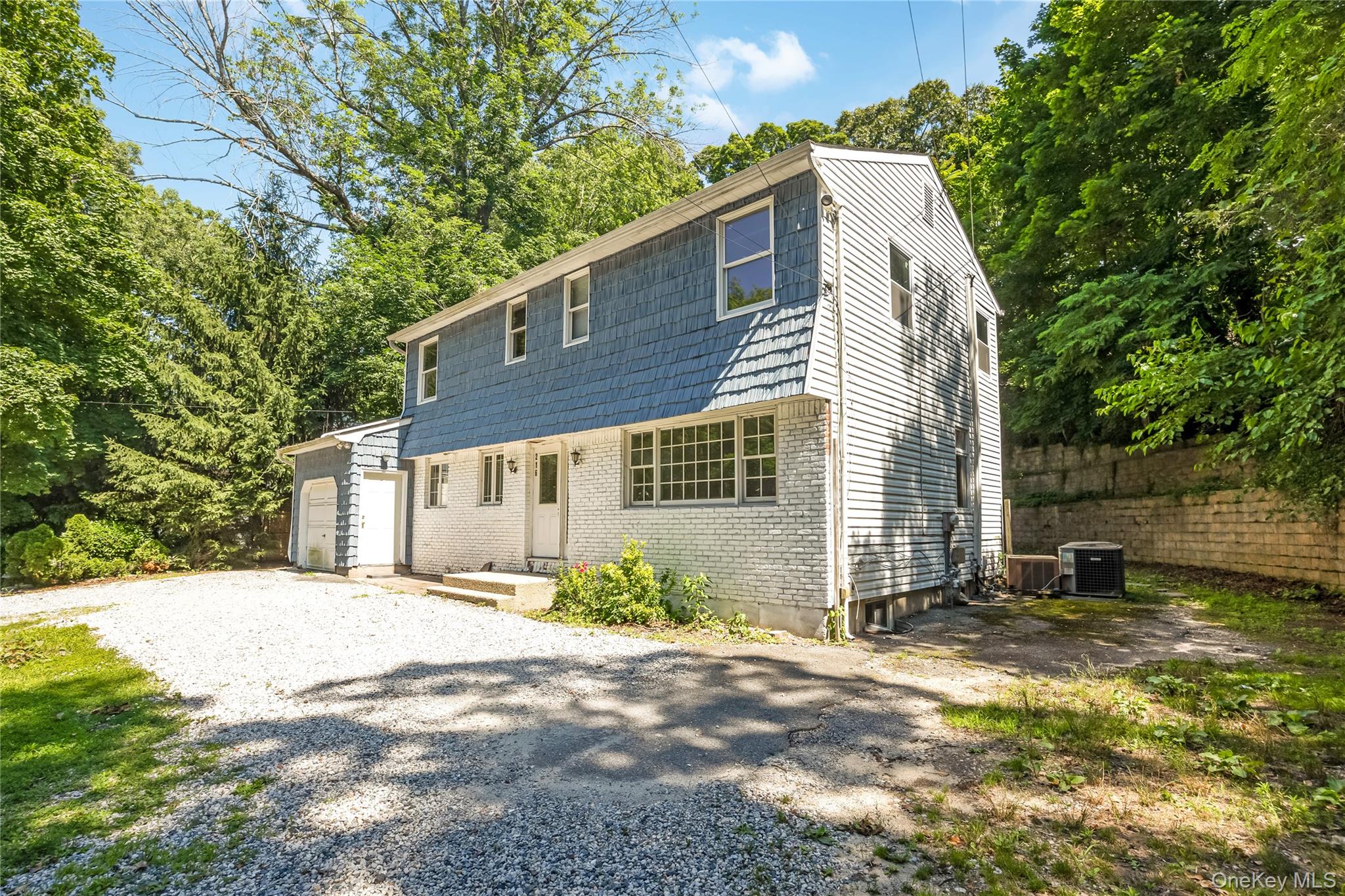 216 Woodbury Road