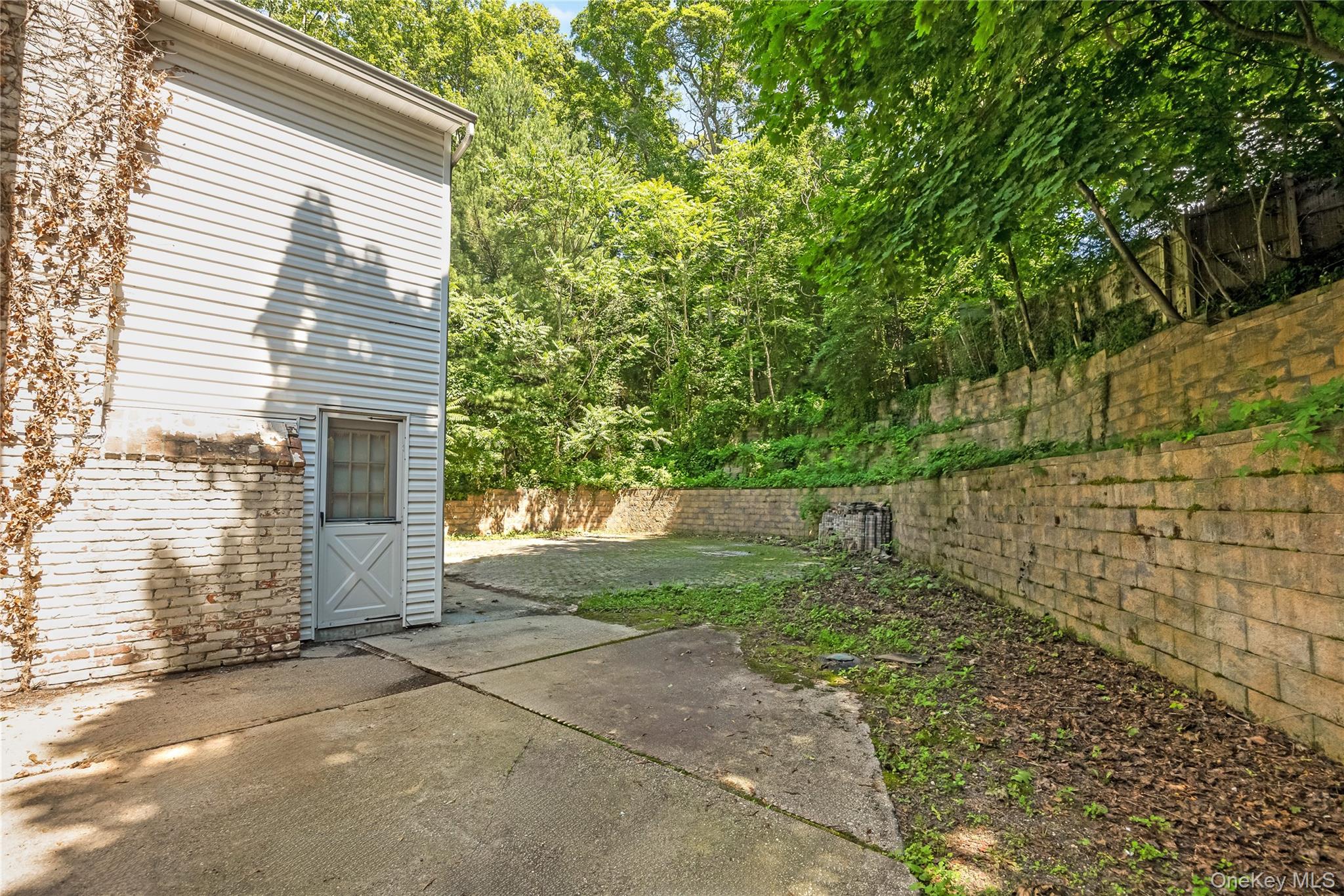 216 Woodbury Road