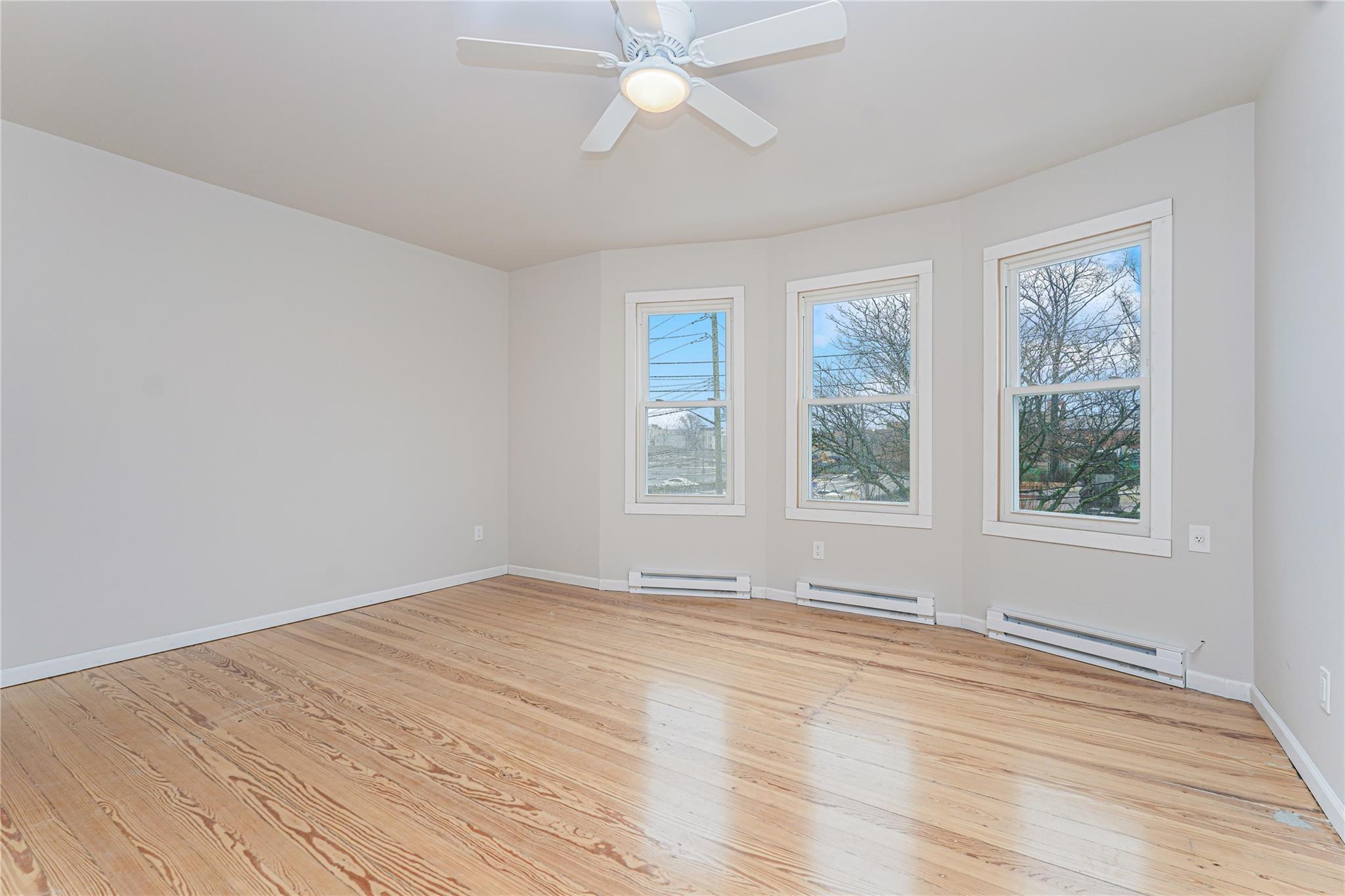 New York, New York 10305, United States, 5 Bedrooms Bedrooms, ,2 BathroomsBathrooms,Residential,Active,9897