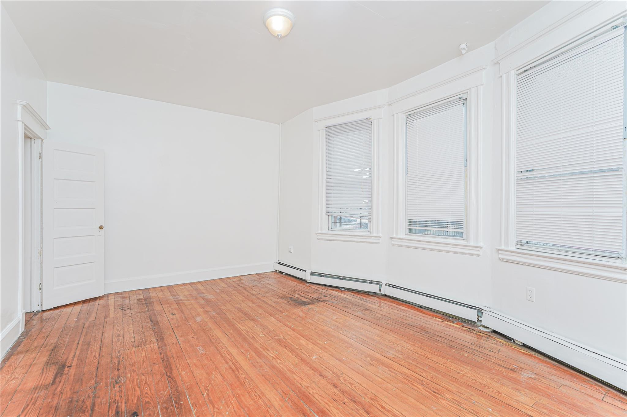 New York, New York 10305, United States, 5 Bedrooms Bedrooms, ,2 BathroomsBathrooms,Residential,Active,9897