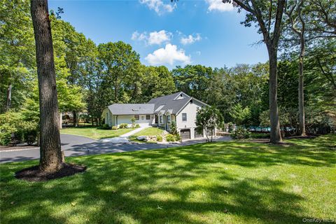 Photo of 142 Landing Meadow Road, Smithtown, NY 11787 (MLS # 936430)