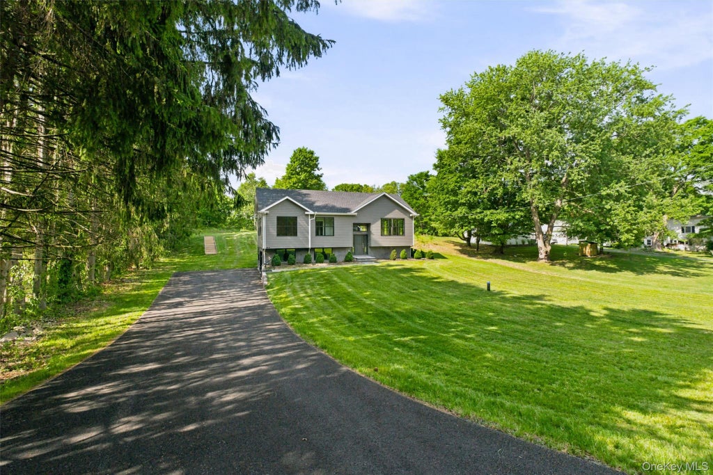Photo of 76 Reservoir Road, Marlboro, NY 12542 (MLS # 1020985)