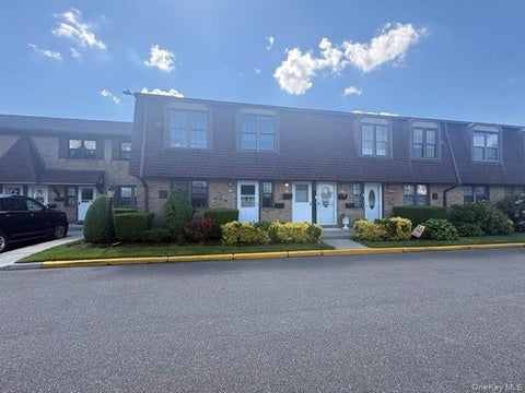 Condo For Sale - 335 Mariners Way<br/> Copiague, NY 11726