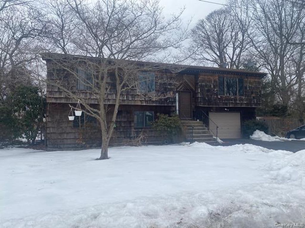 Photo of 18 Windus Drive, Shirley, NY 11967 (MLS # 965964)