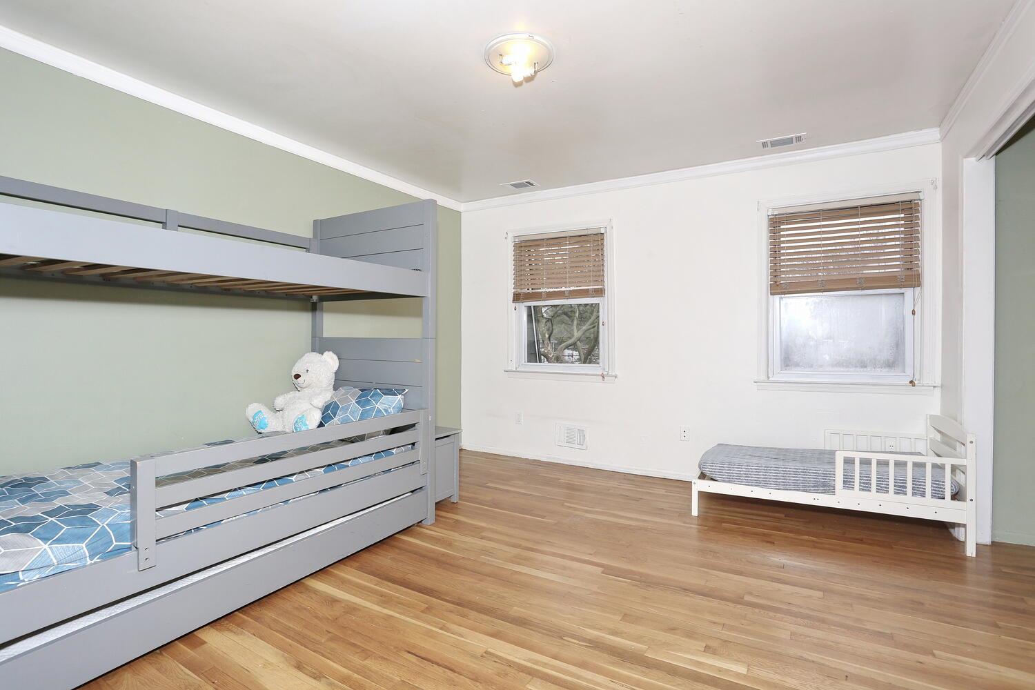 31 Gladys Drive, Spring Valley, Florida image 5