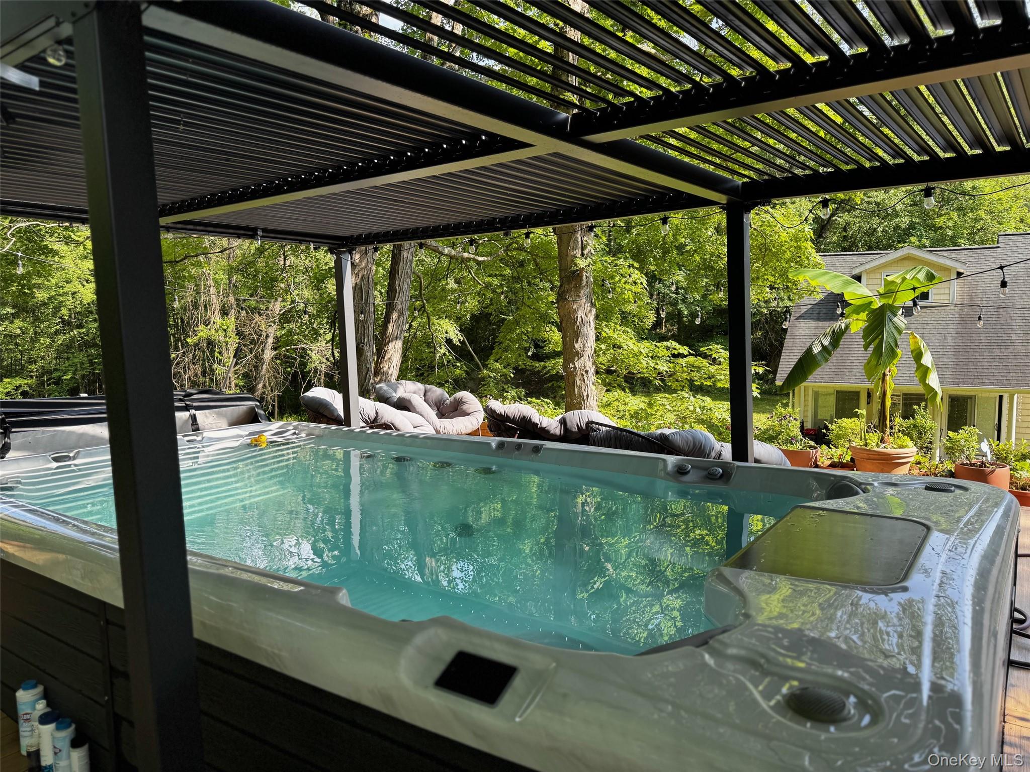 North Salem, New York 10560, United States, 6 Bedrooms Bedrooms, ,5 BathroomsBathrooms,Residential,Active,216625