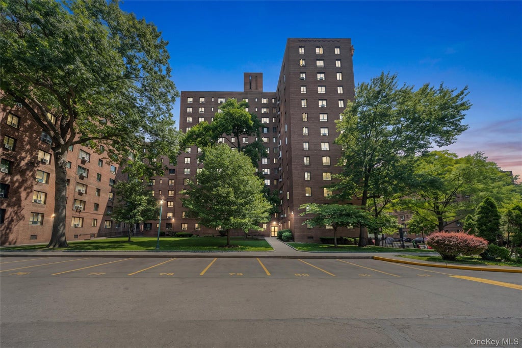 Photo of 1605 Metropolitan Avenue #4H, Bronx, NY 10462 (MLS # 1026842)