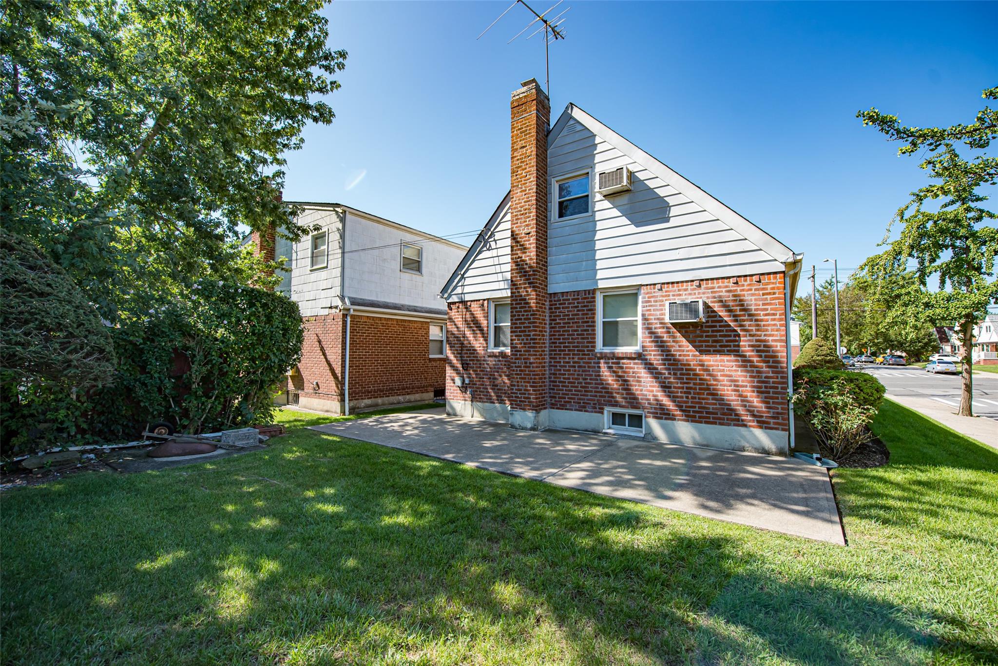 82-27 W Little Neck Parkway, Glen Oaks, New York image 22