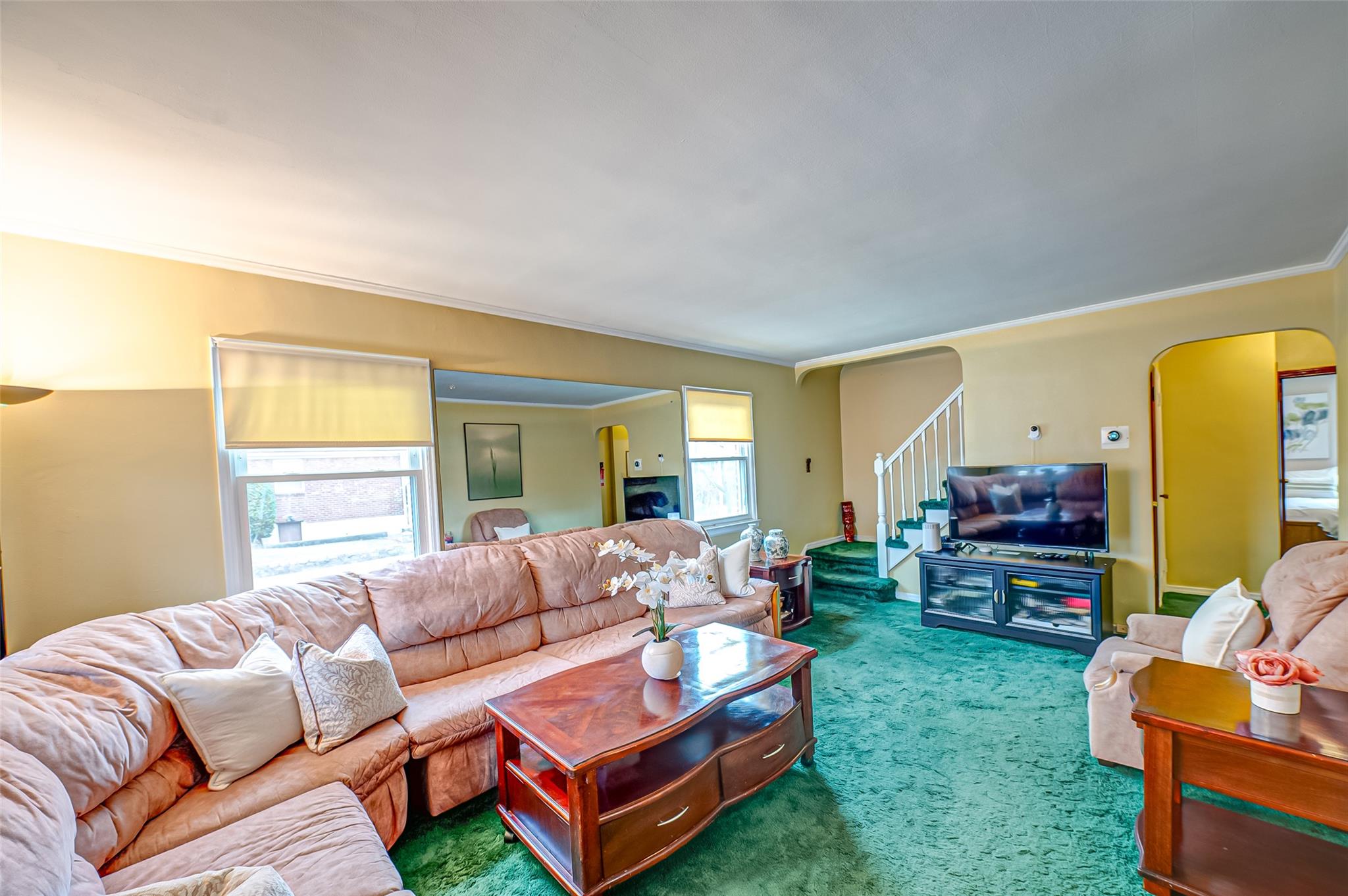 82-27 W Little Neck Parkway, Glen Oaks, New York image 5