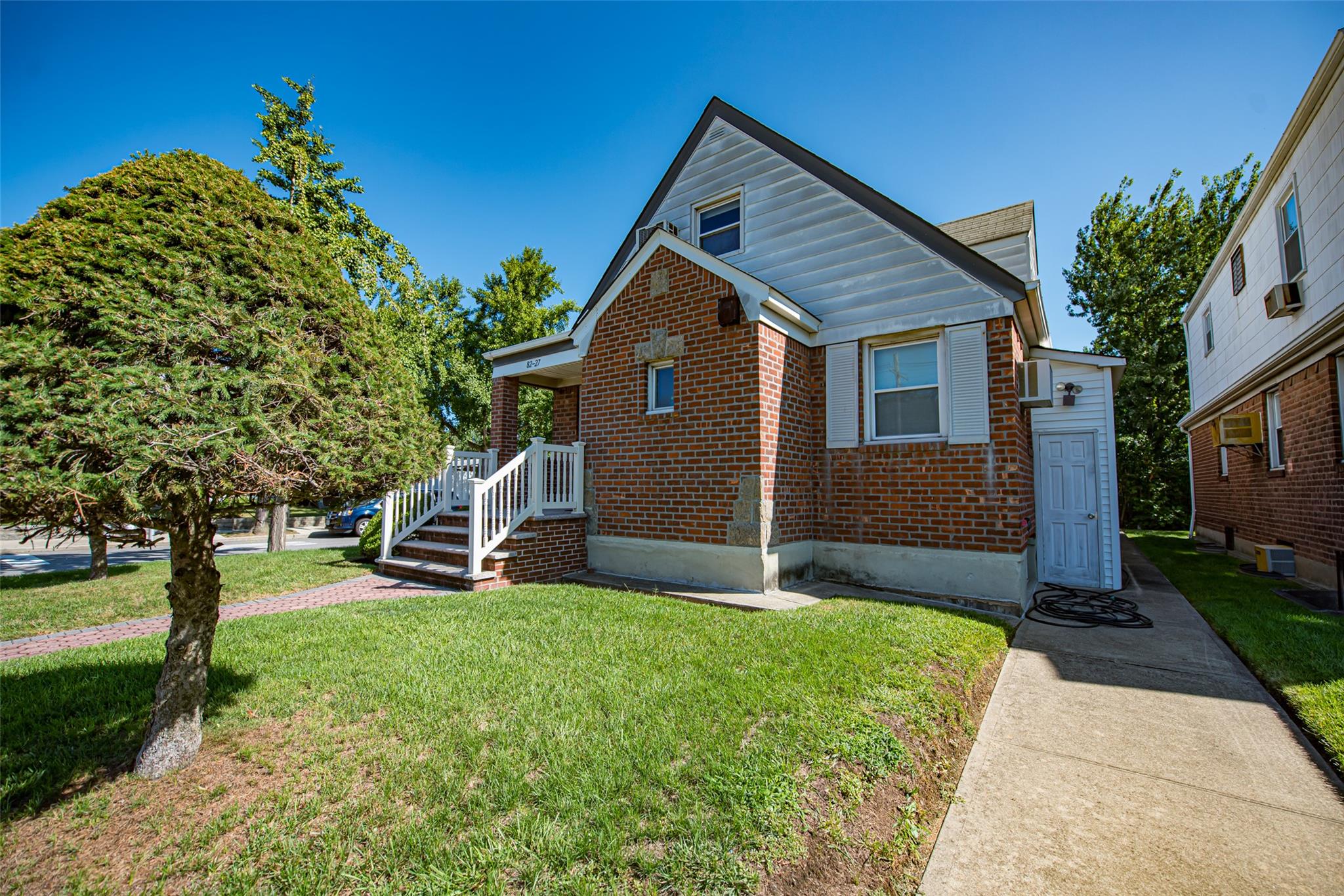 82-27 W Little Neck Parkway, Glen Oaks, New York image 2