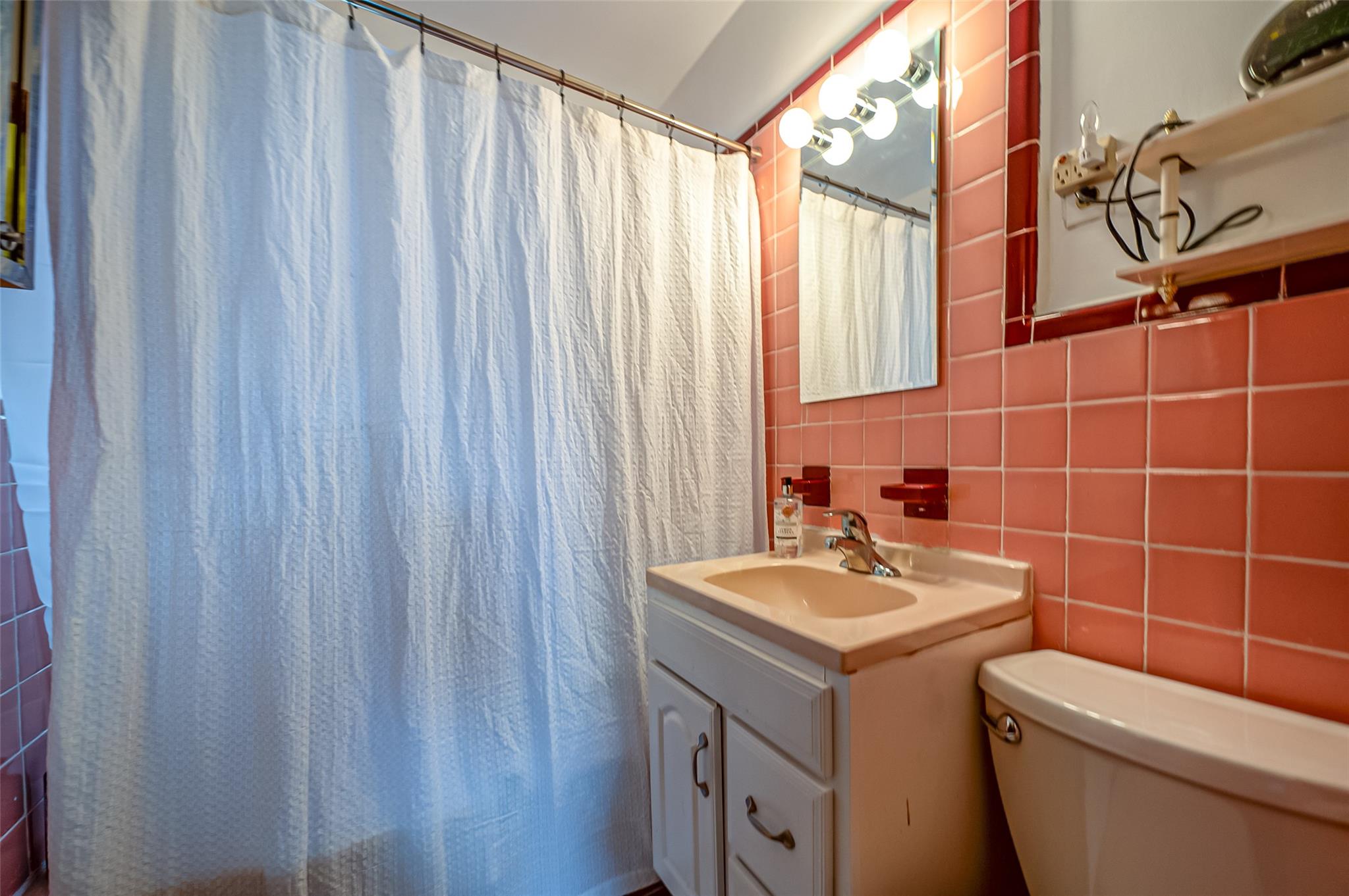 82-27 W Little Neck Parkway, Glen Oaks, New York image 17