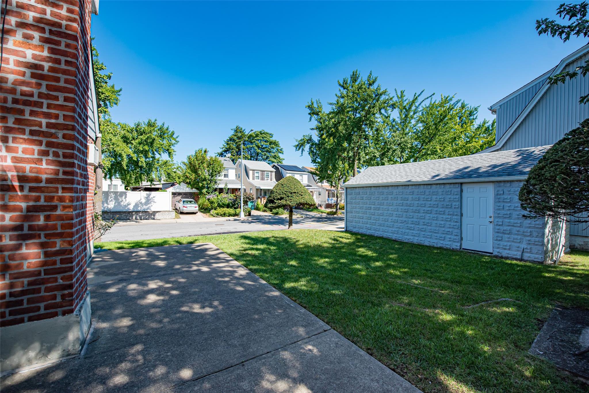 82-27 W Little Neck Parkway, Glen Oaks, New York image 23