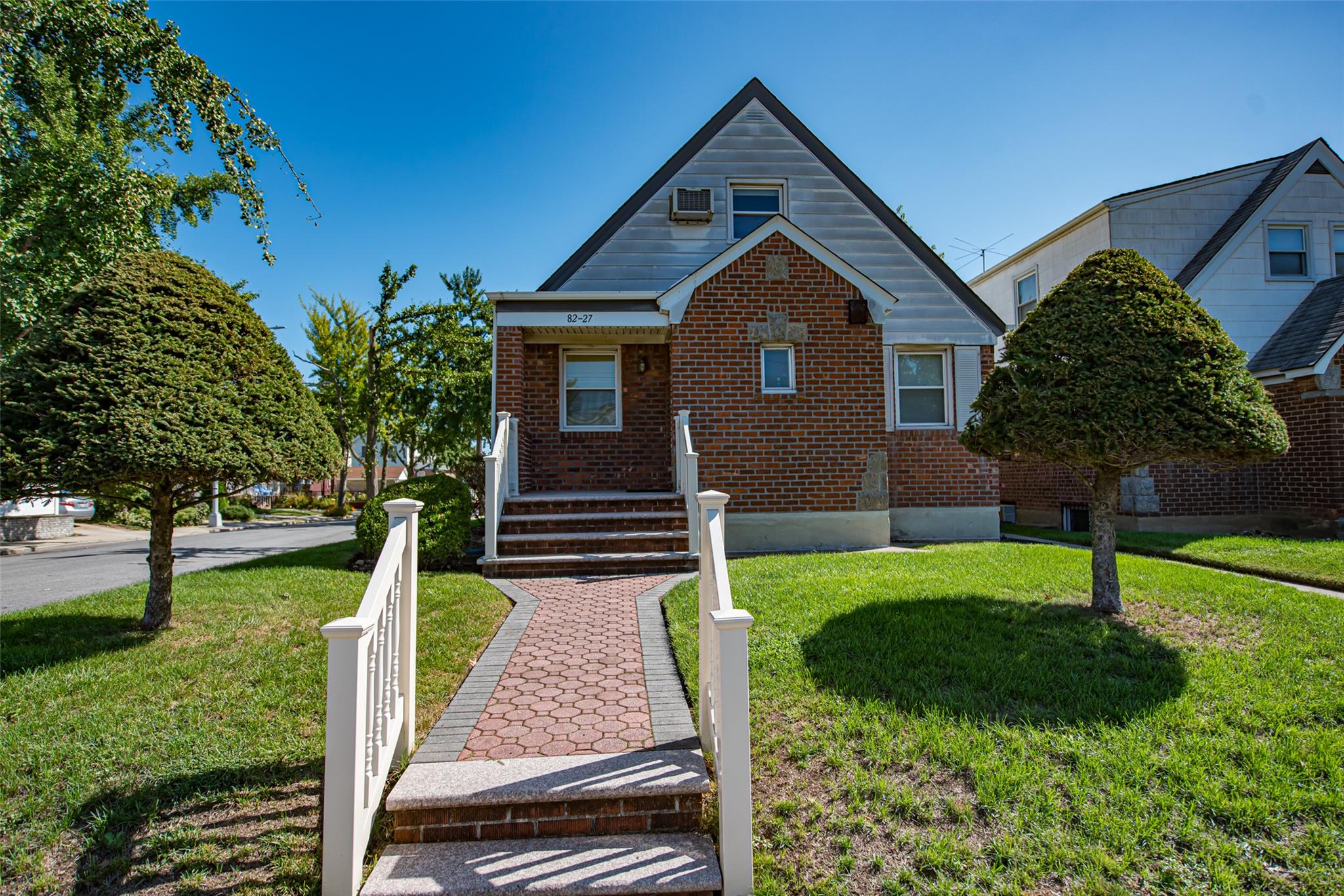 82-27 W Little Neck Parkway, Glen Oaks, New York image 1