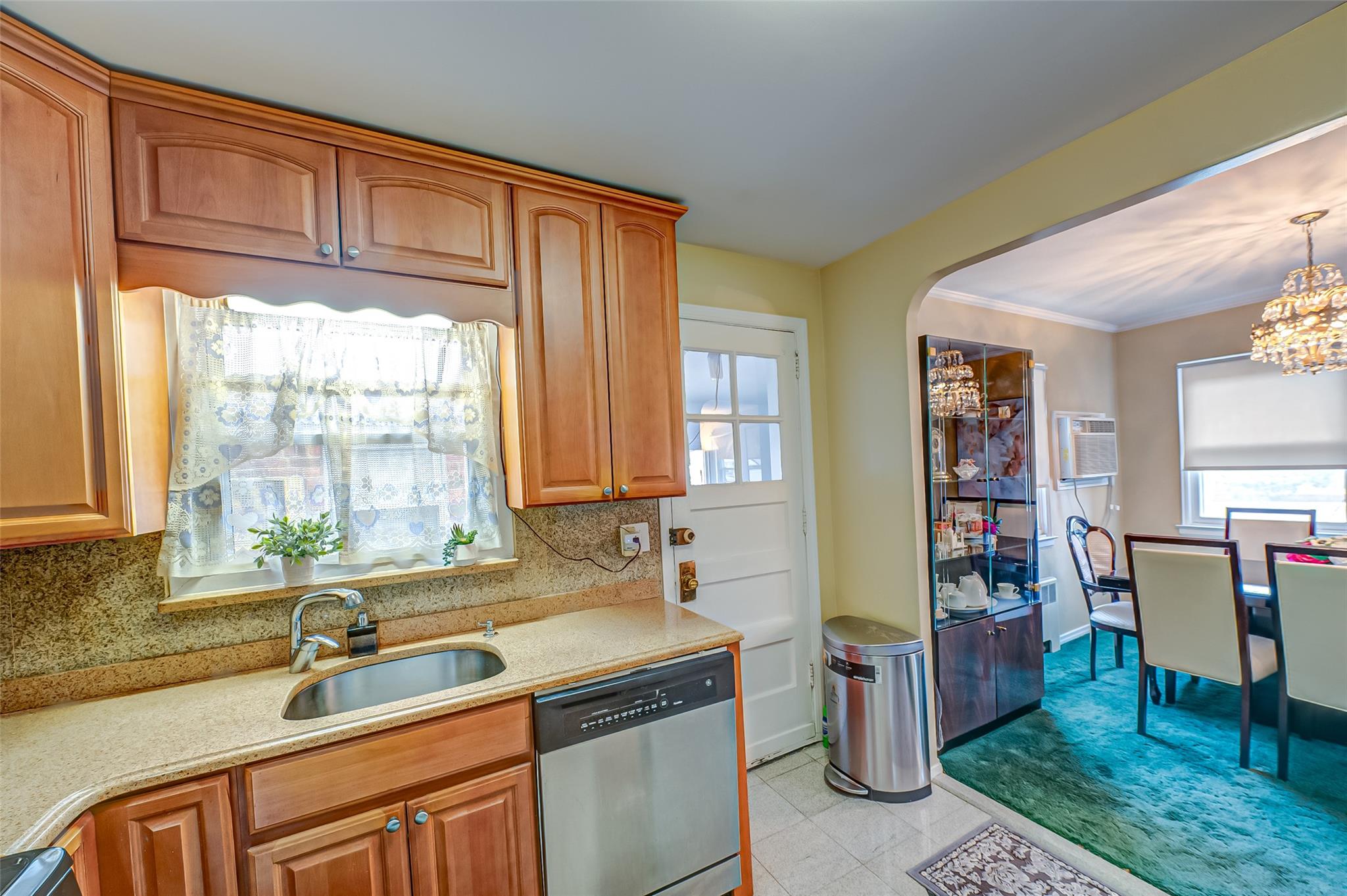 82-27 W Little Neck Parkway, Glen Oaks, New York image 10