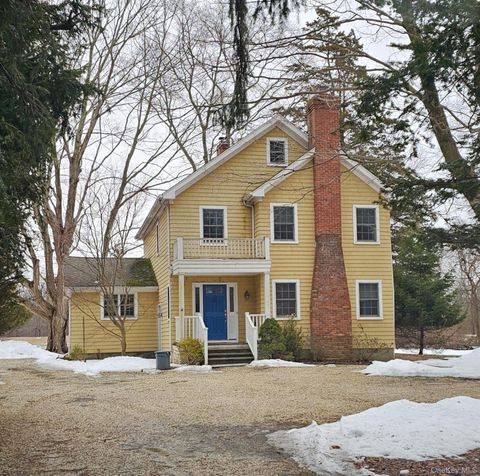 Photo of 4 Lloyd Point Drive, Lloyd Harbor, NY 11743 (MLS # 968360)