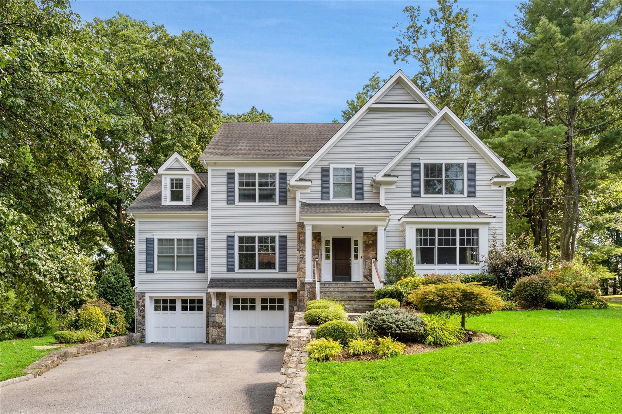 Myrtledale Road, Scarsdale, New York - 5 Bedrooms  
6 Bathrooms - 