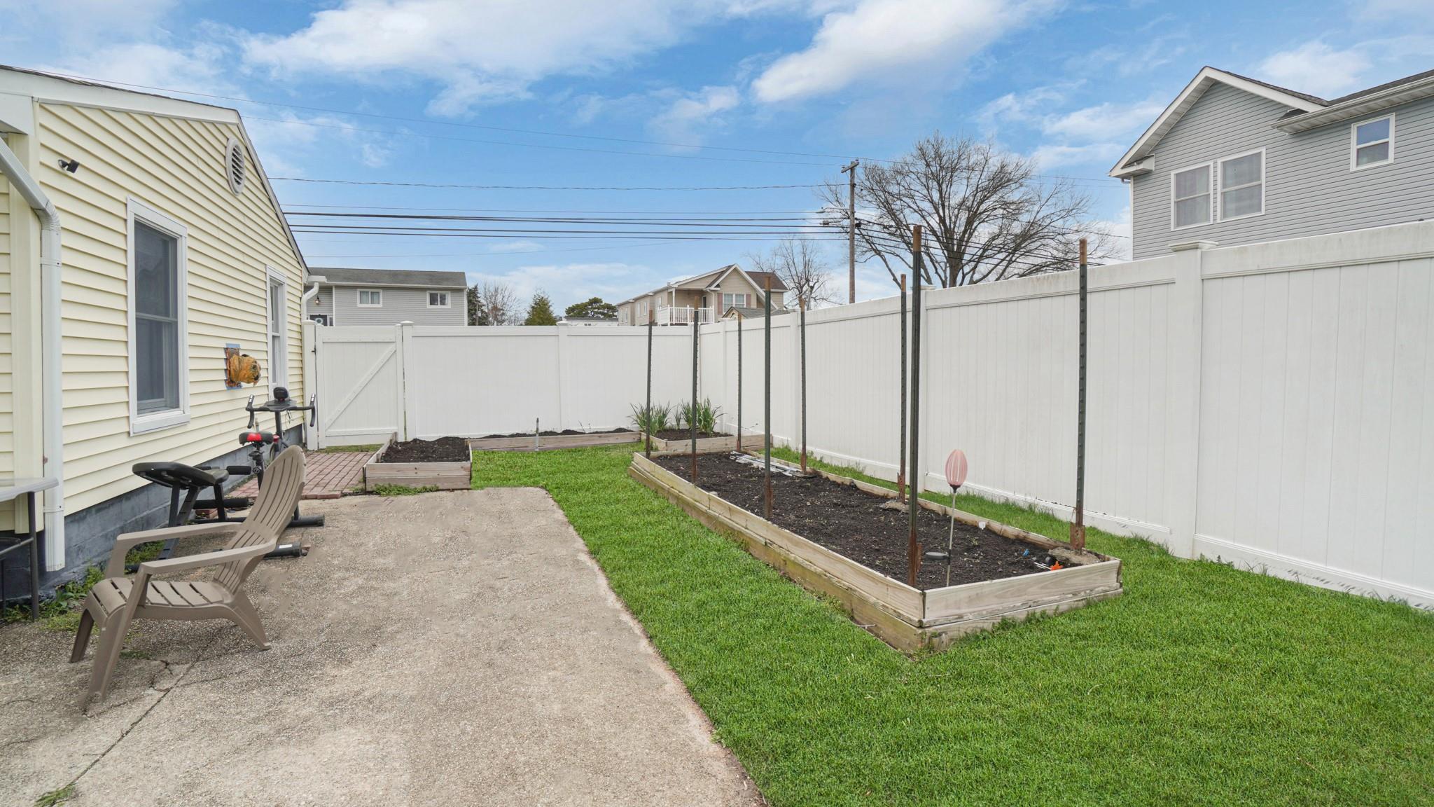 800 Peconic Avenue, West Babylon, New York image 3