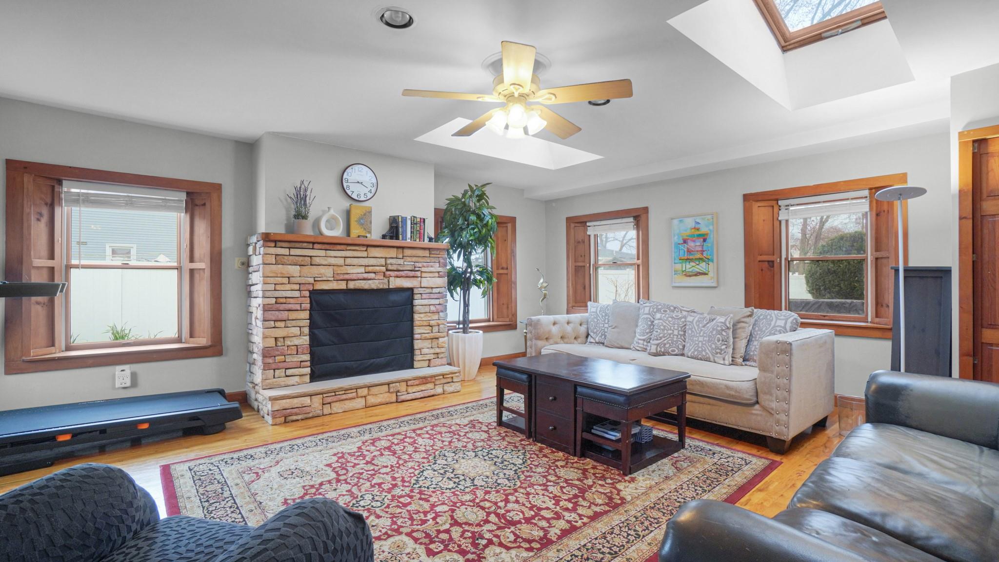 800 Peconic Avenue, West Babylon, New York image 8