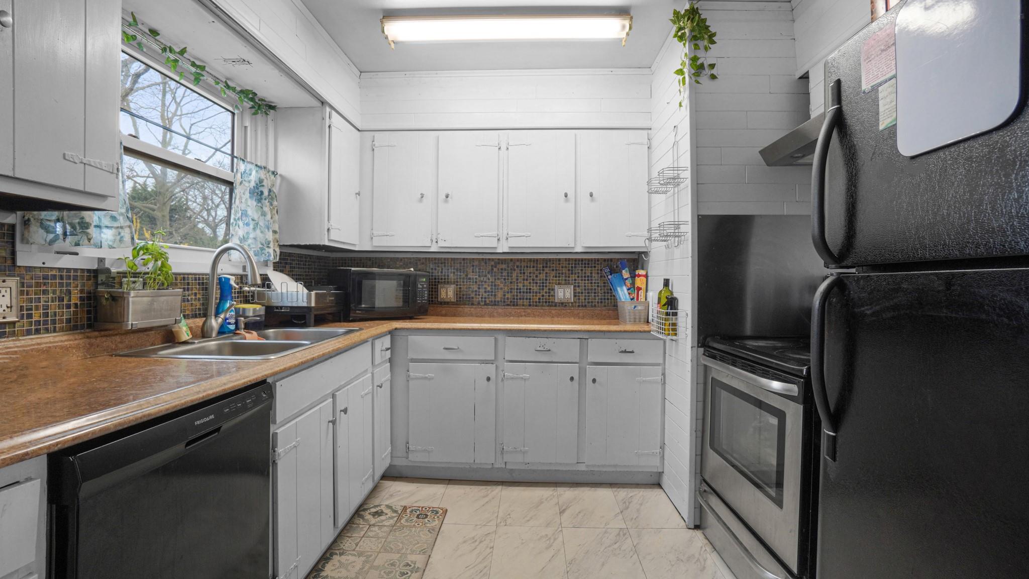 800 Peconic Avenue, West Babylon, New York image 12