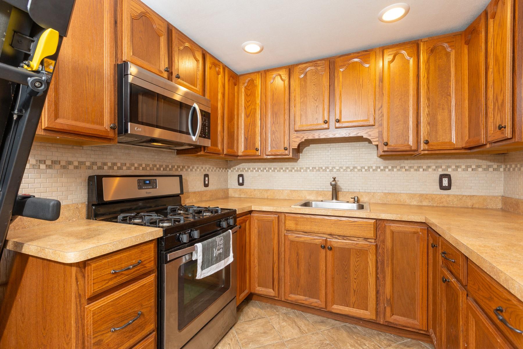205 Verona Parkway, Lindenhurst, New York image 16