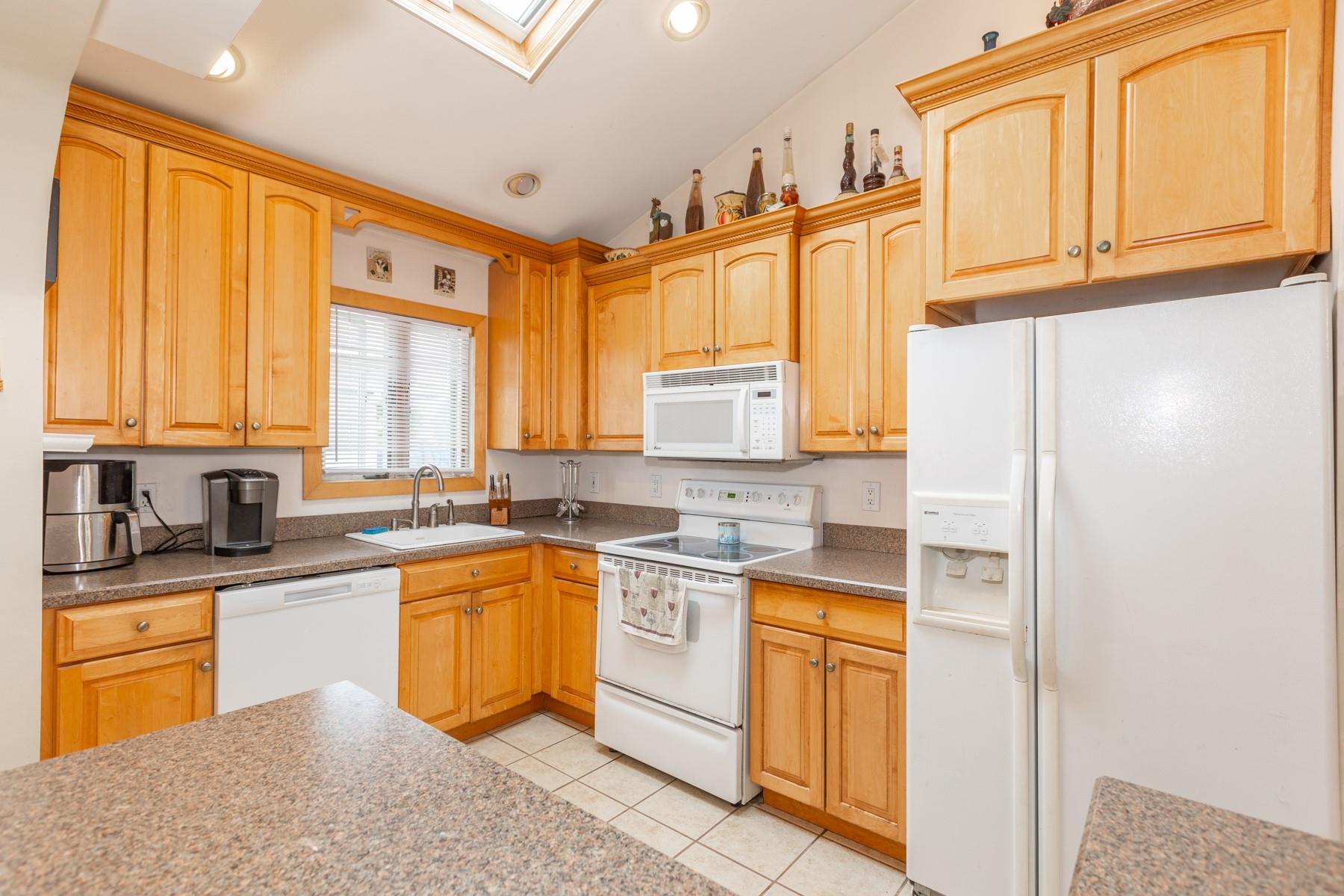 205 Verona Parkway, Lindenhurst, New York image 8