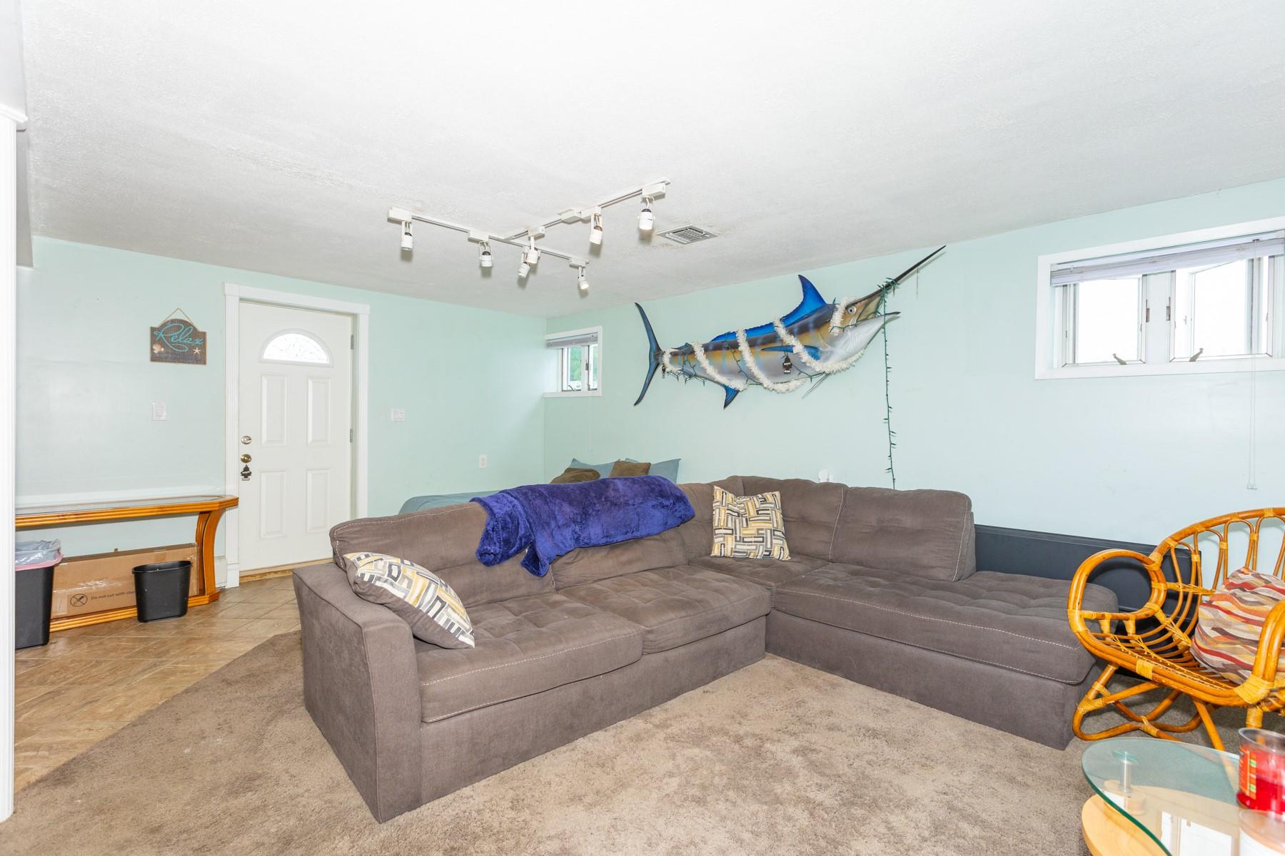 205 Verona Parkway, Lindenhurst, New York image 14