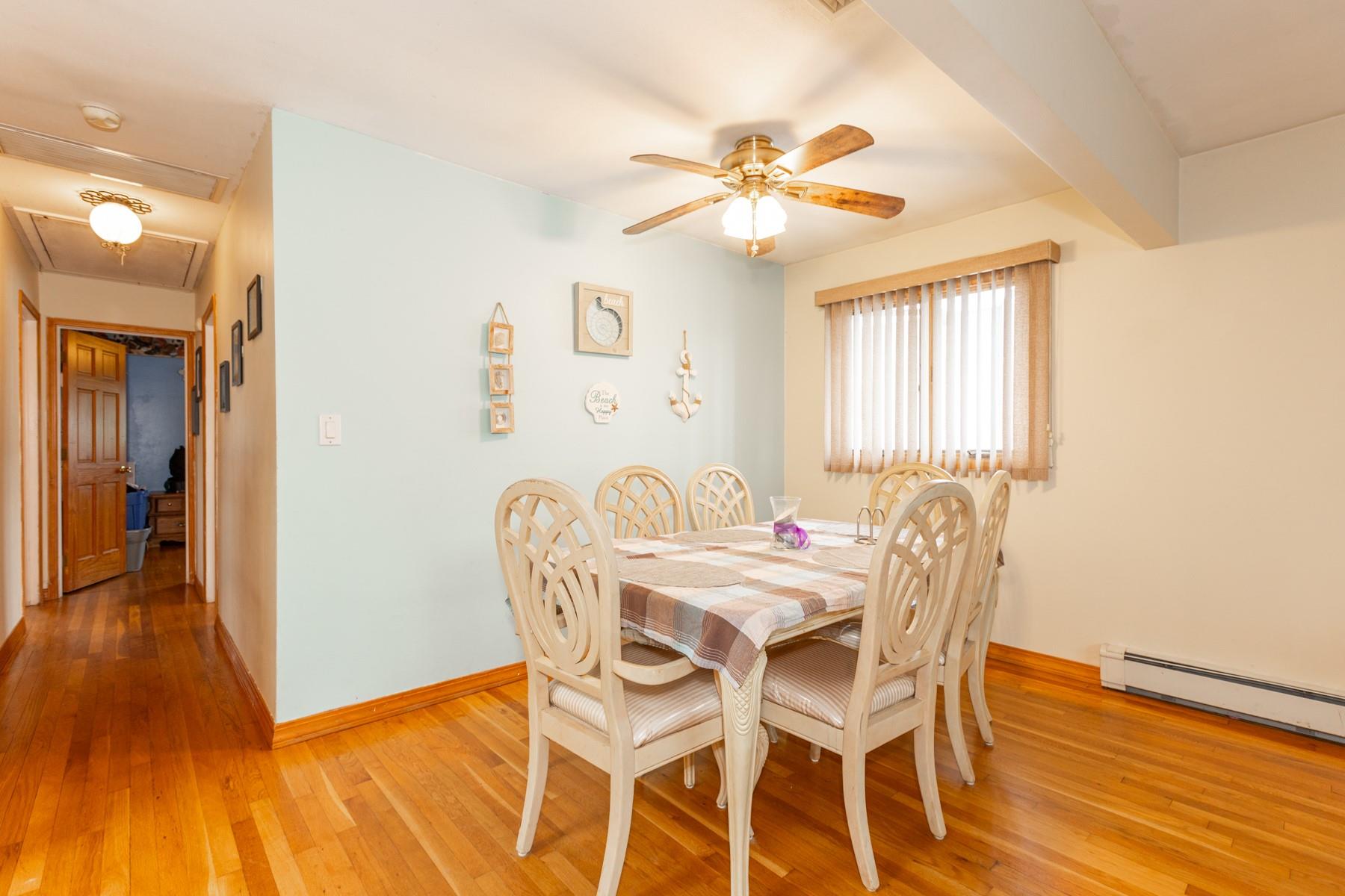 205 Verona Parkway, Lindenhurst, New York image 6