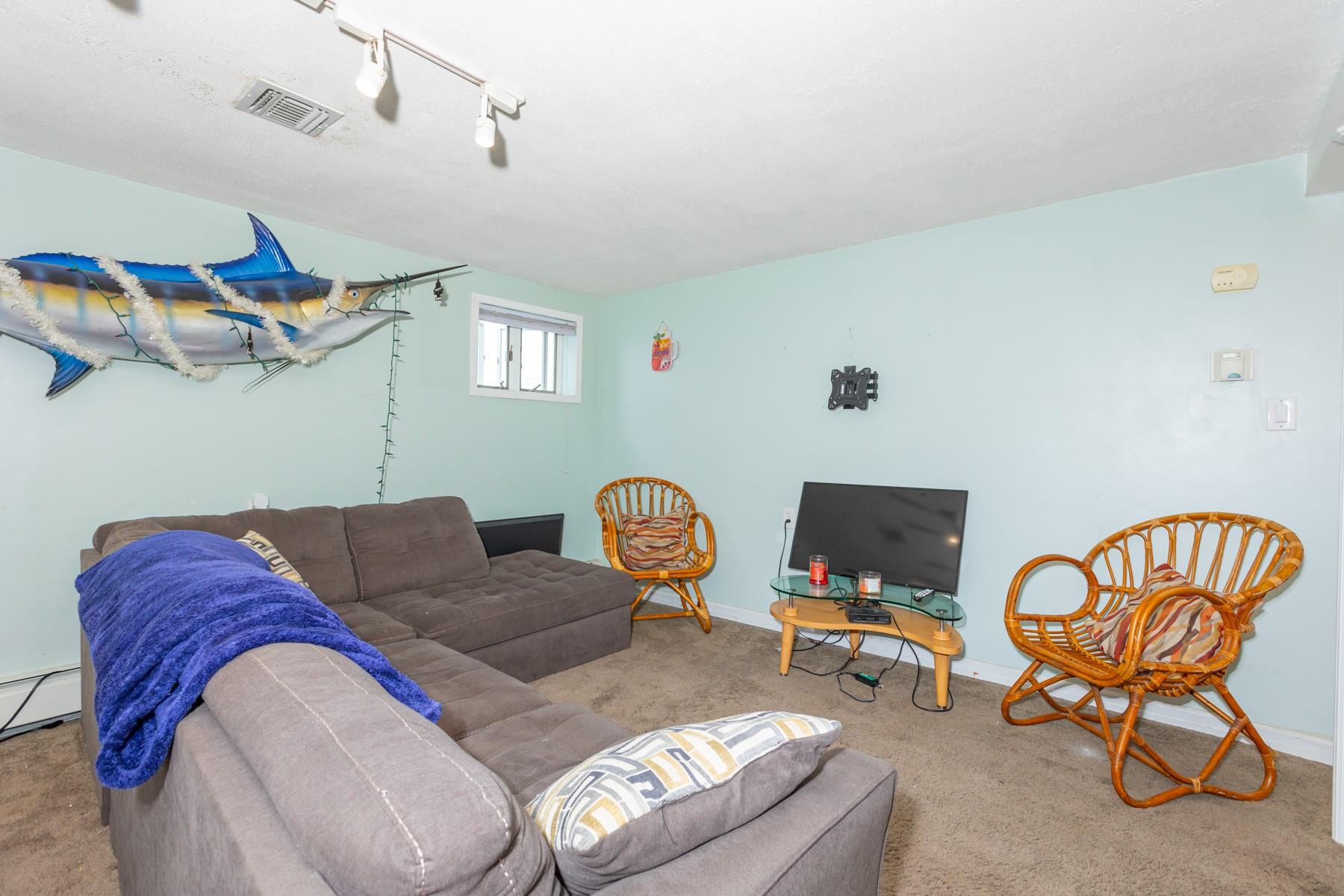 205 Verona Parkway, Lindenhurst, New York image 15