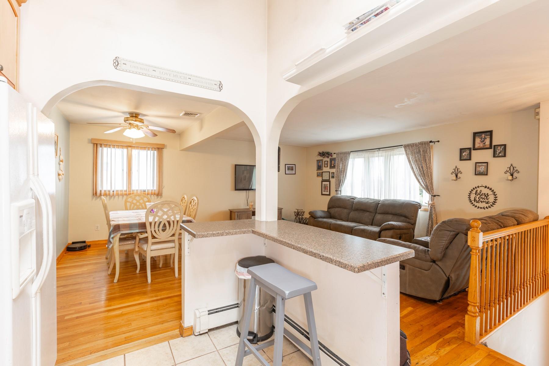 205 Verona Parkway, Lindenhurst, New York image 7