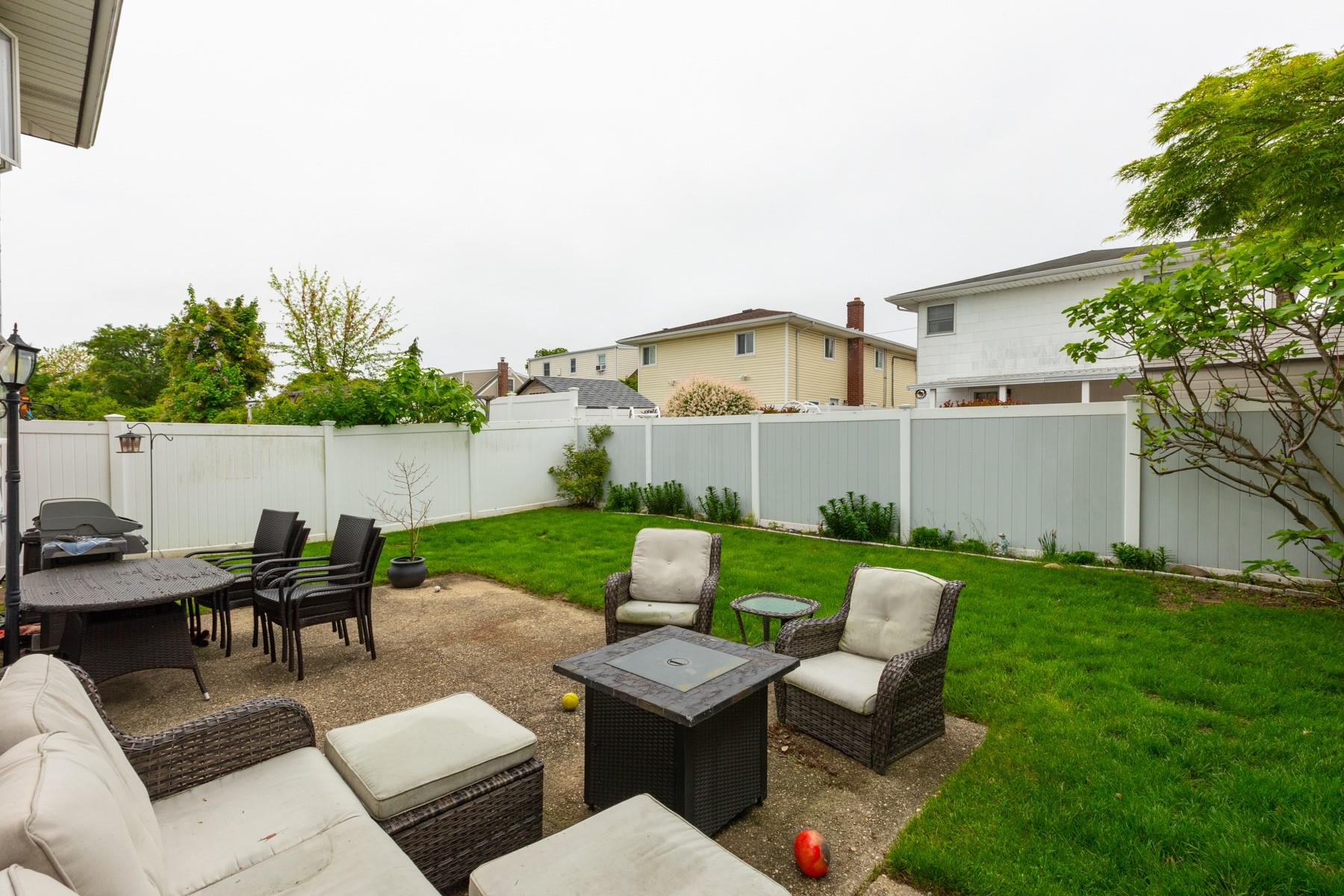 205 Verona Parkway, Lindenhurst, New York image 18