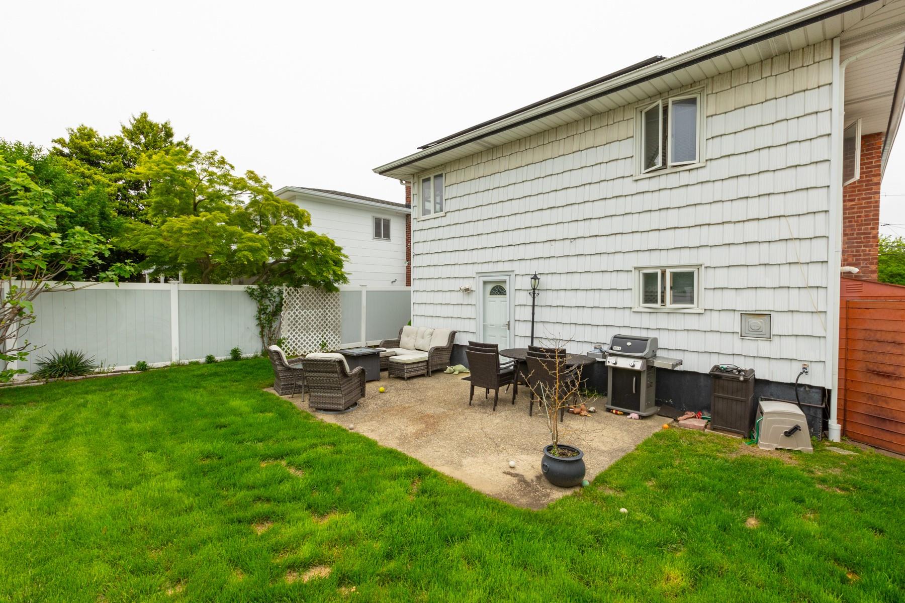 205 Verona Parkway, Lindenhurst, New York image 20