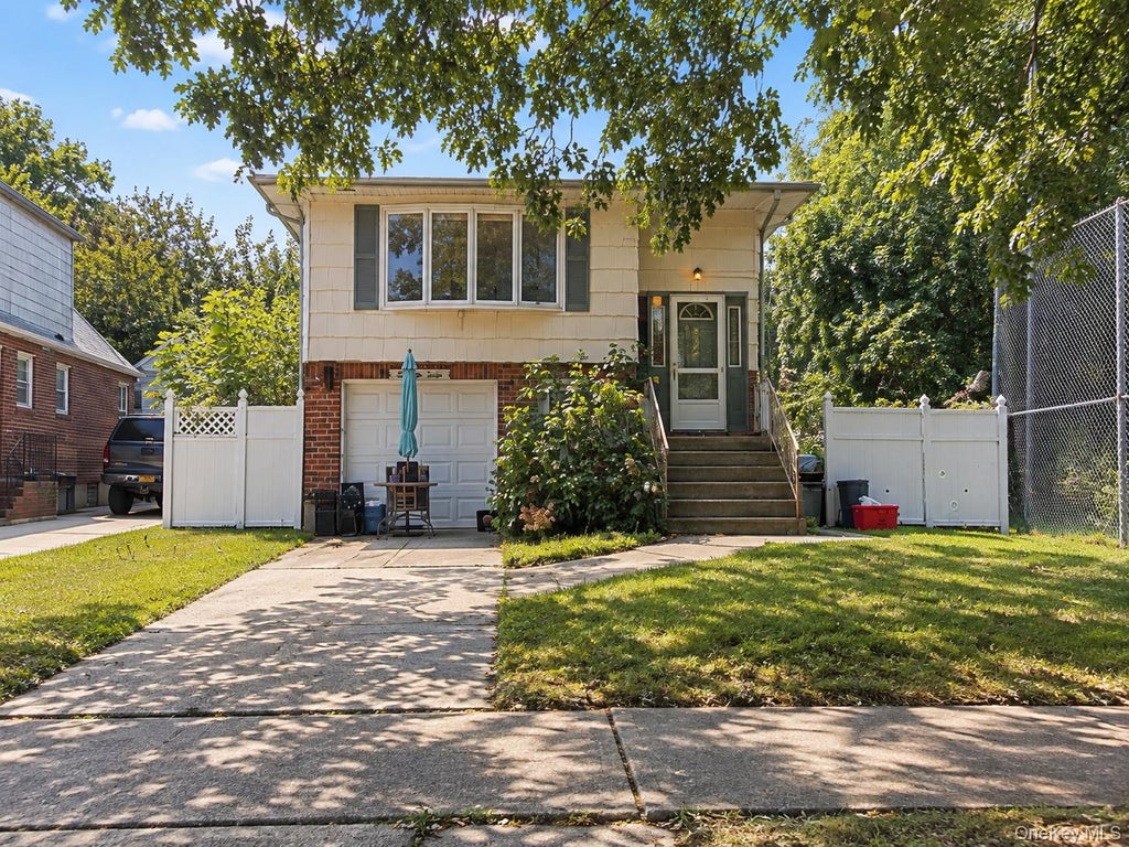 Photo of 267 Crest Avenue, Floral Park, NY 11001 (MLS # 1065325)